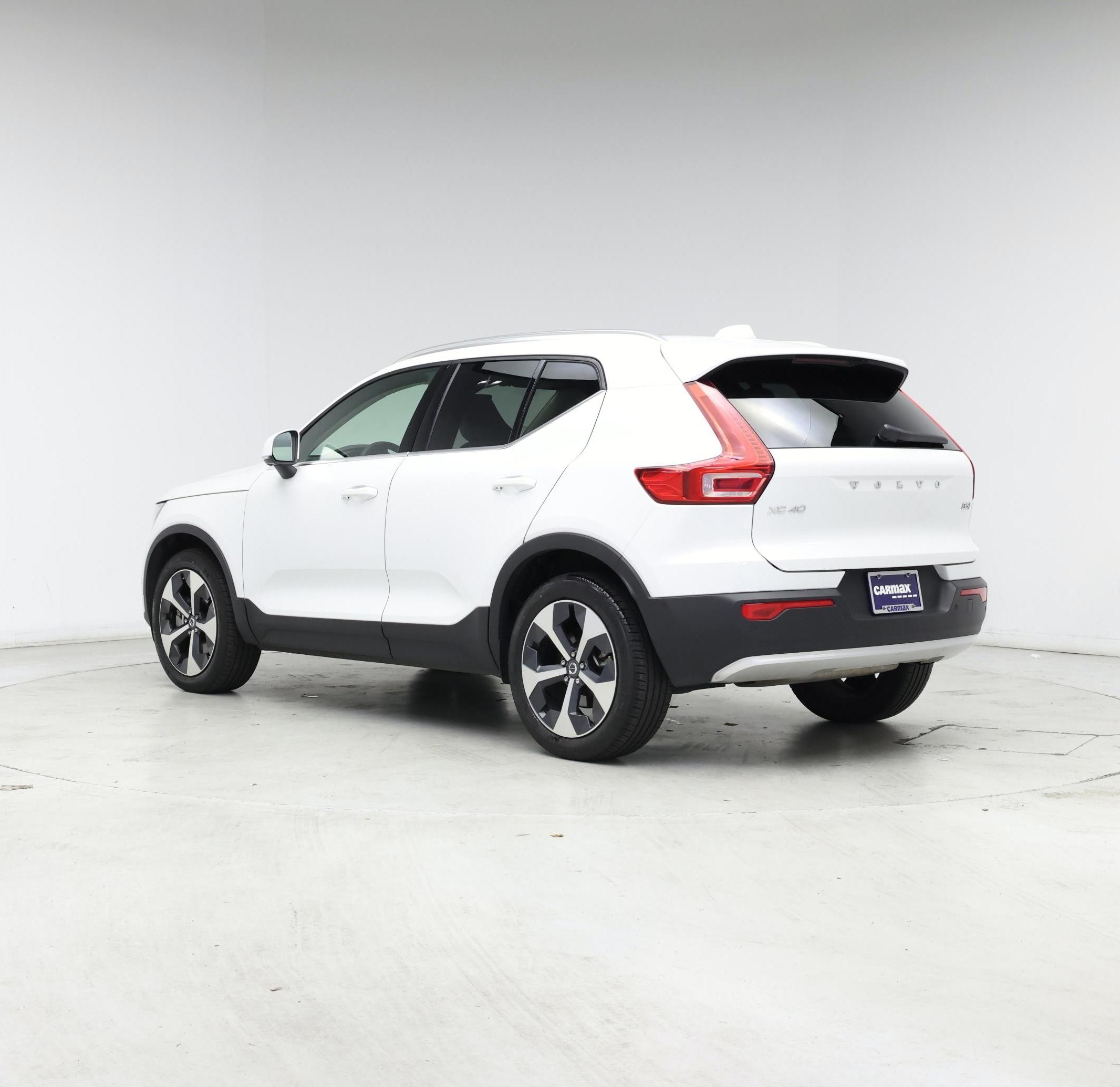 Thumbnail: 2023 Volvo XC40 - 2