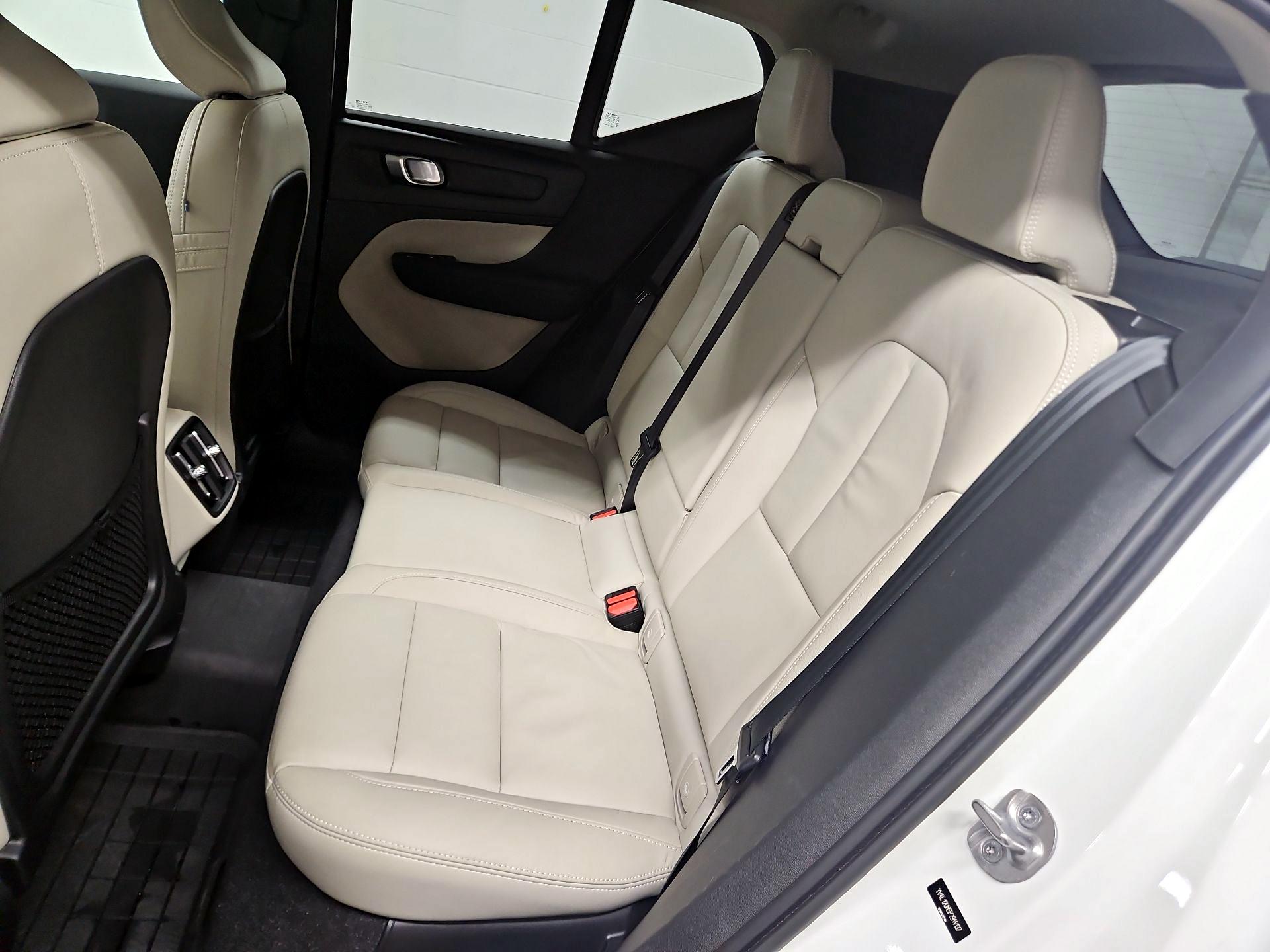 Thumbnail: 2023 Volvo XC40 - 20