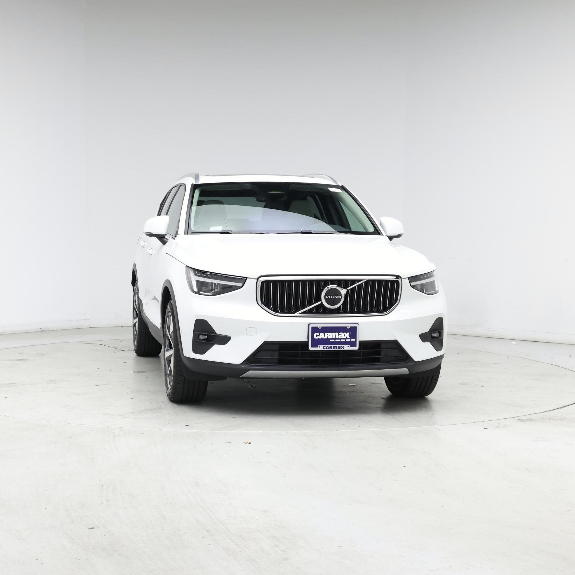 Thumbnail: 2023 Volvo XC40 - 5