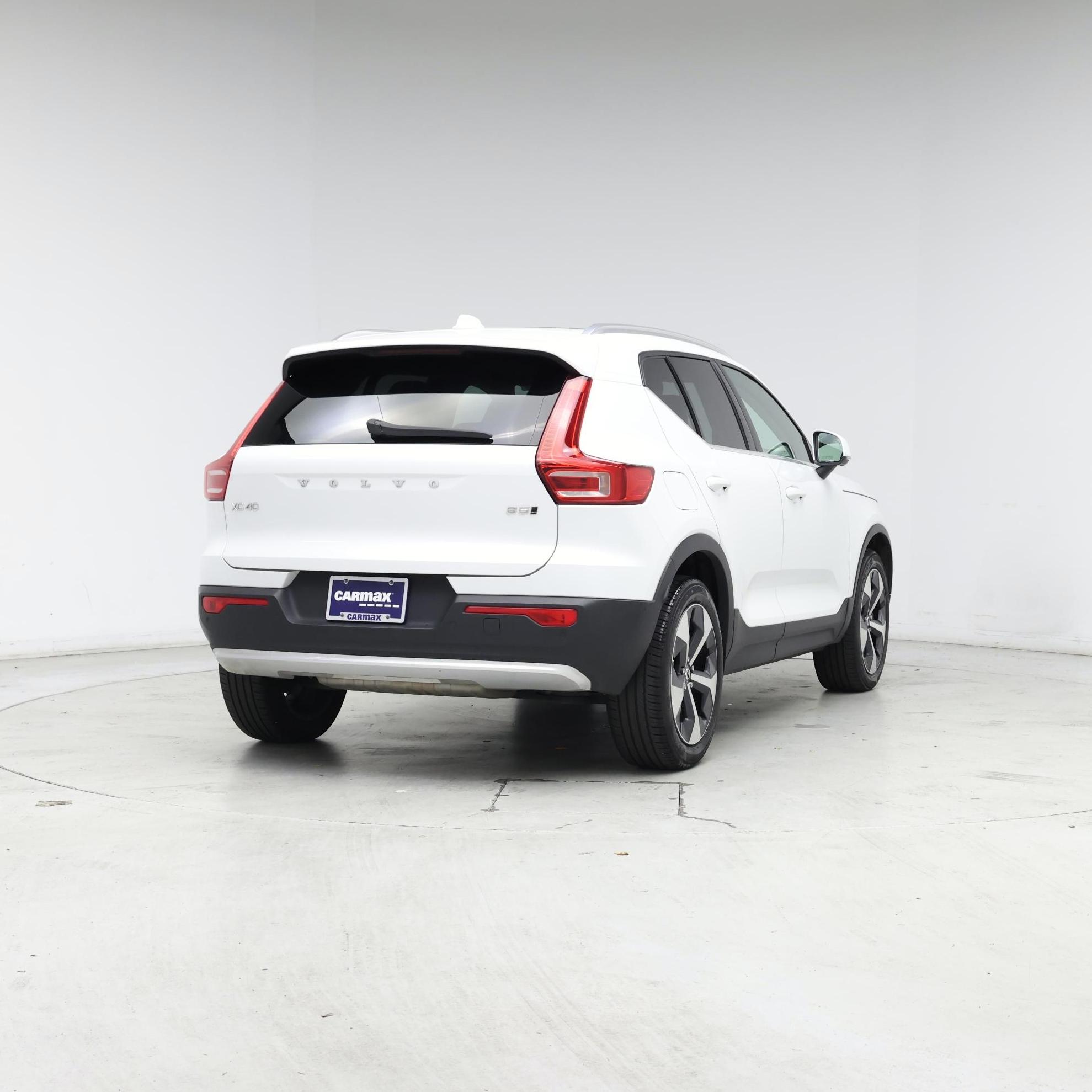 Thumbnail: 2023 Volvo XC40 - 8