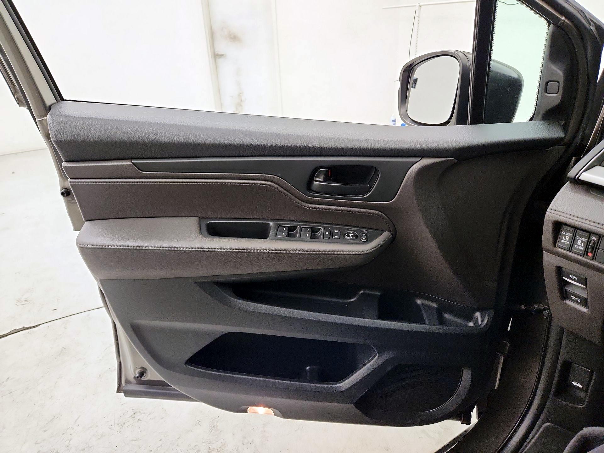 Thumbnail: 2019 Honda Odyssey - 12