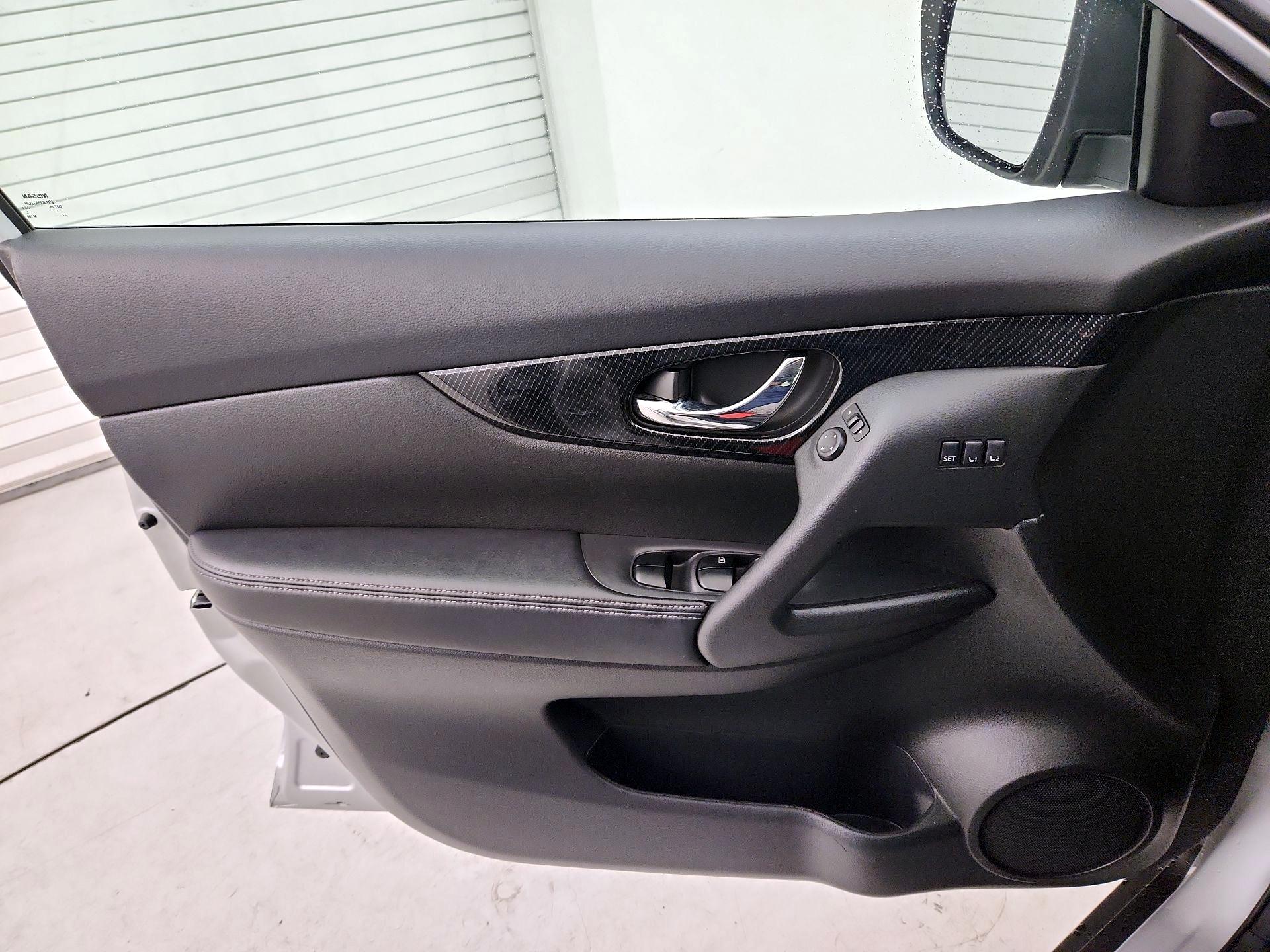Thumbnail: 2017 Nissan Rogue - 12