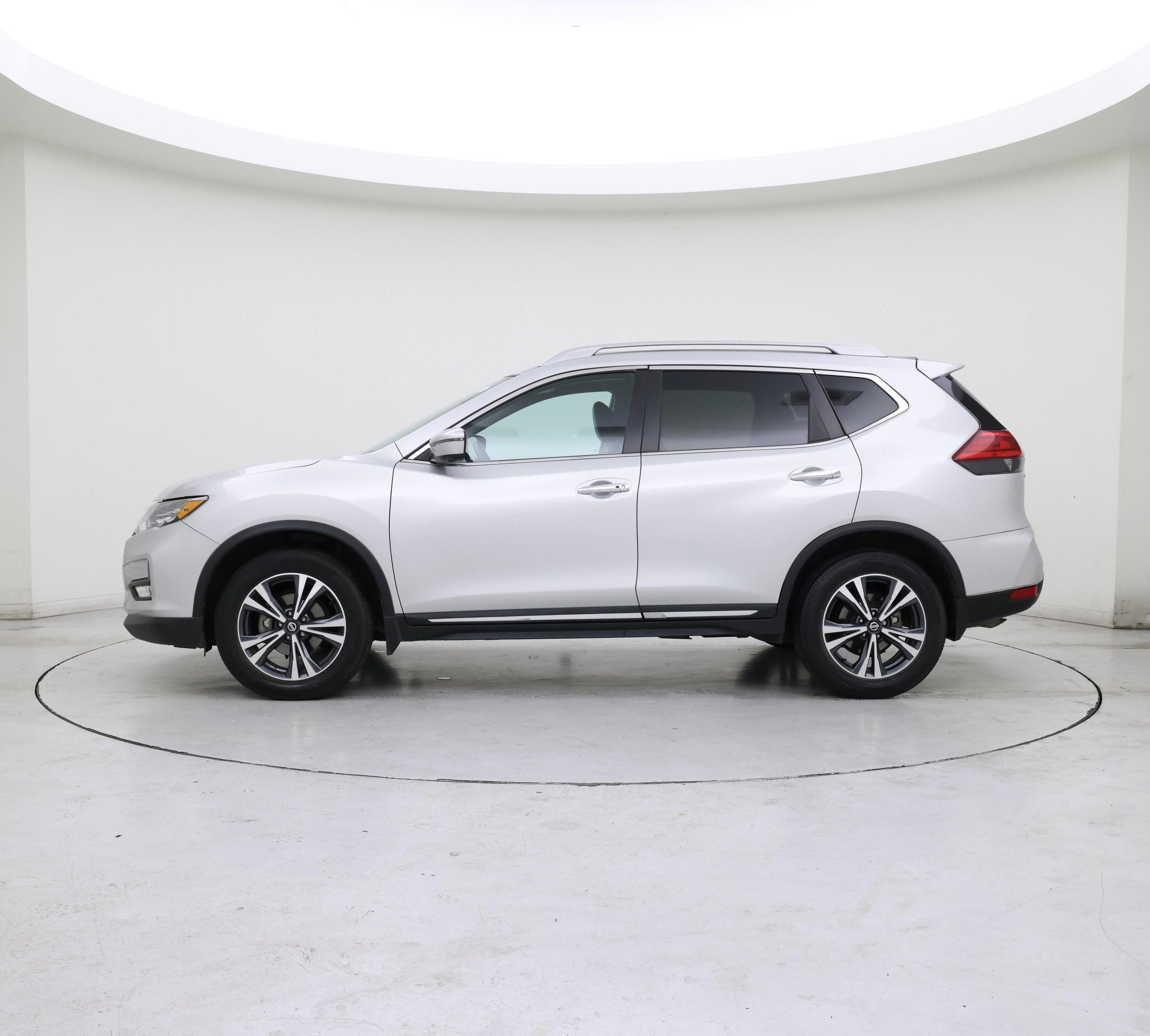 Thumbnail: 2017 Nissan Rogue - 3