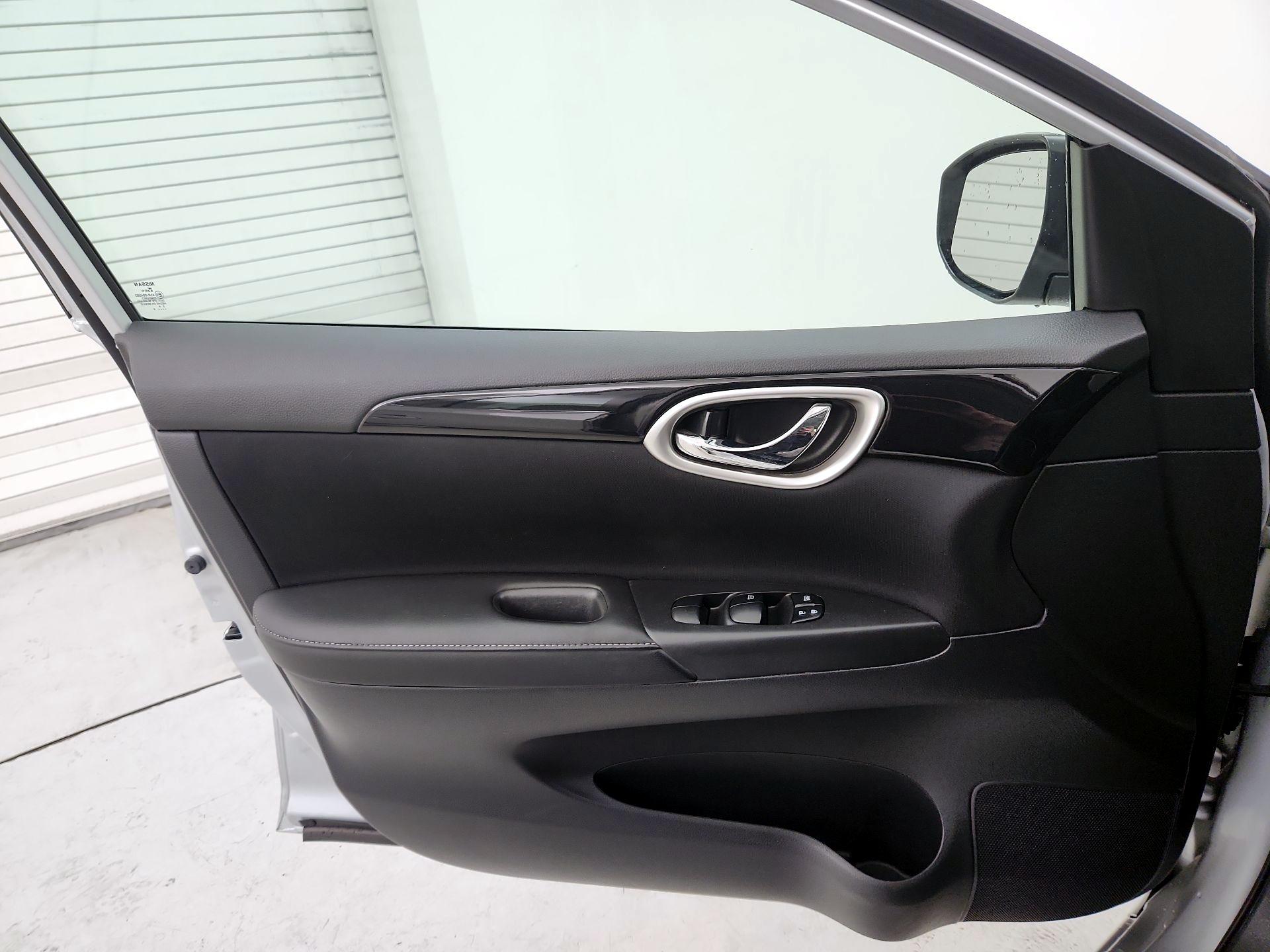 Thumbnail: 2019 Nissan Sentra - 12