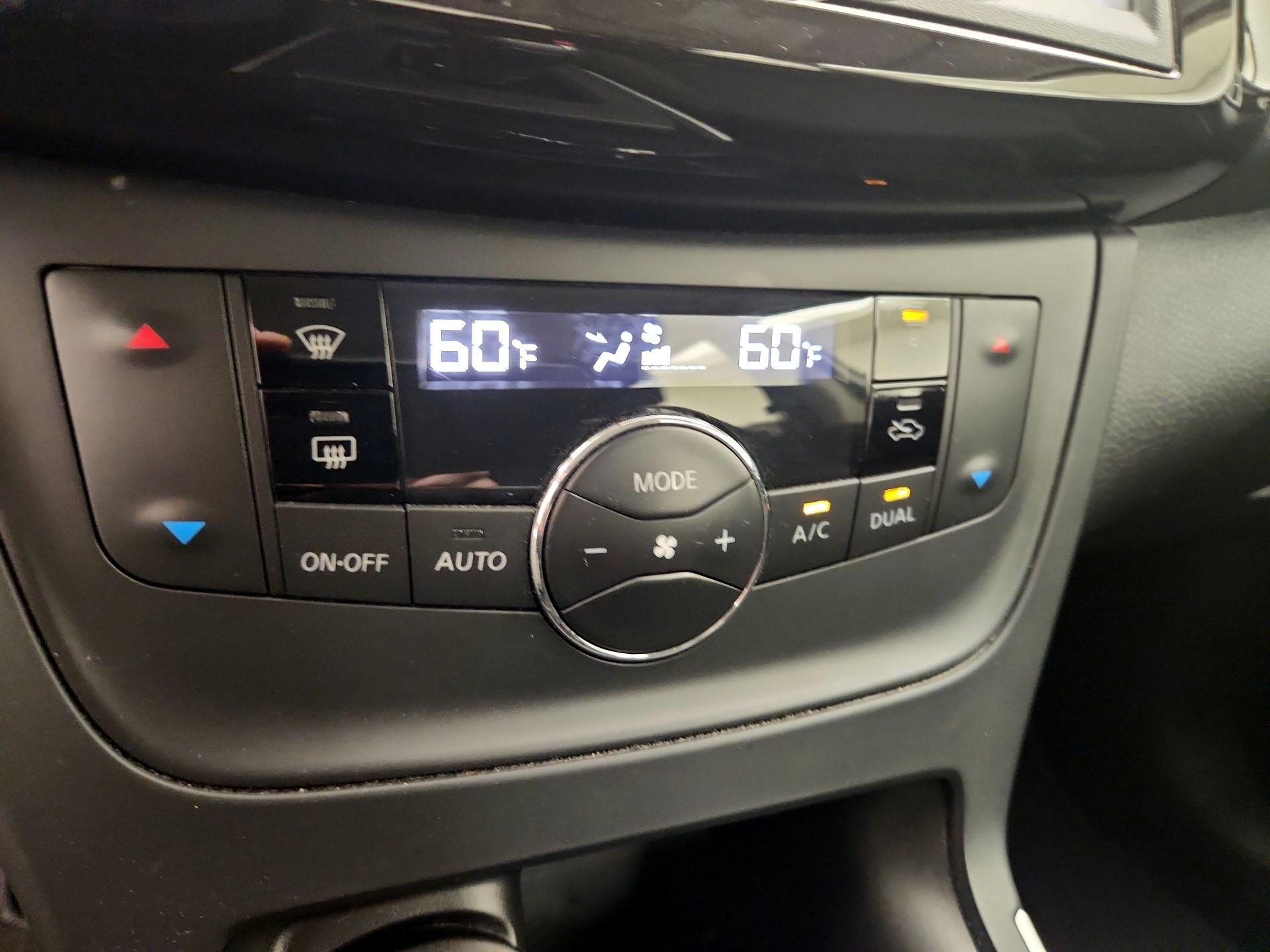 Thumbnail: 2019 Nissan Sentra - 16