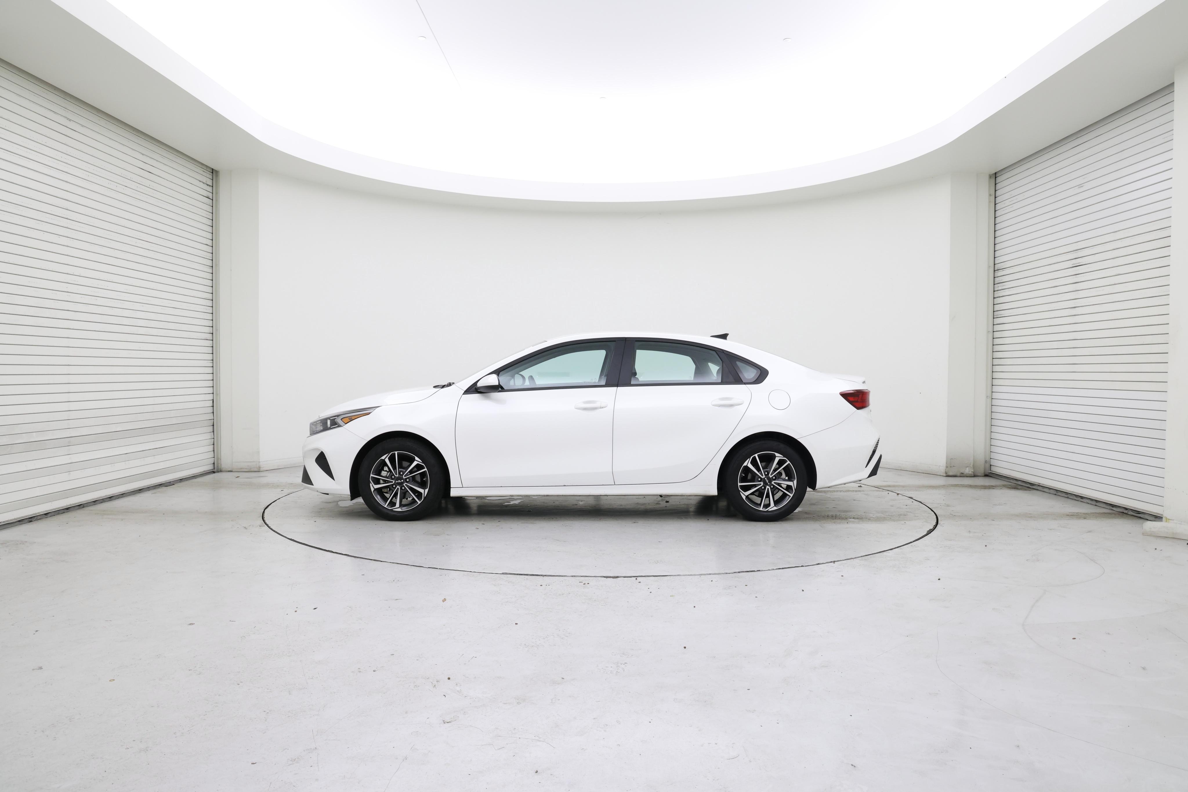 Thumbnail: 2023 Kia Forte - 3