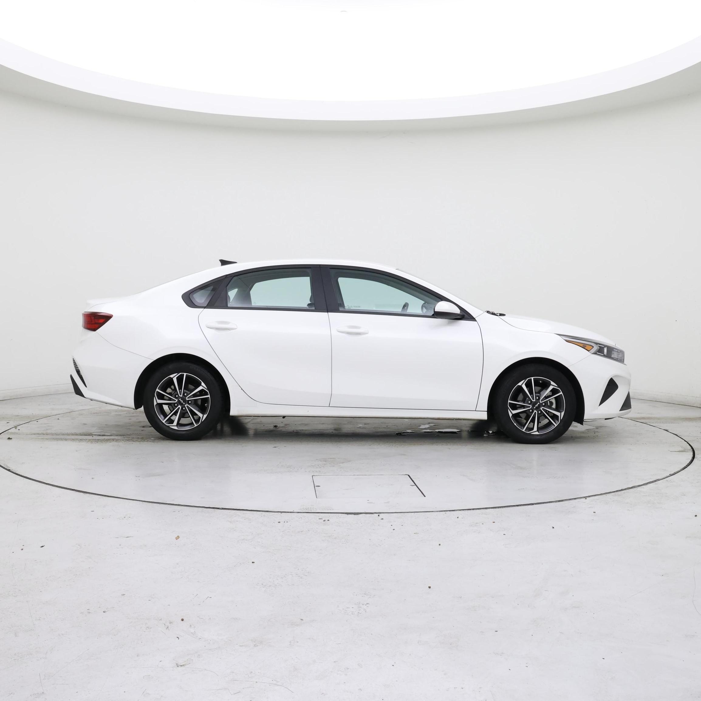 Thumbnail: 2023 Kia Forte - 7