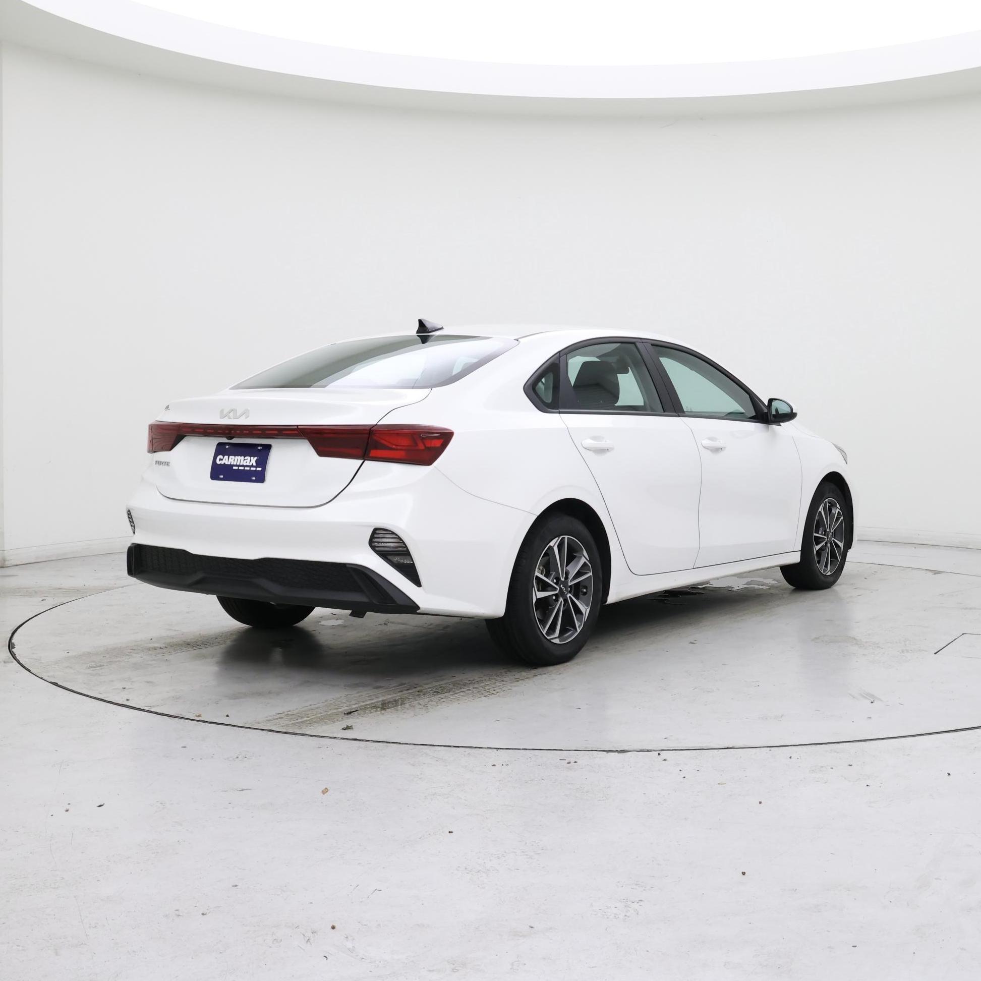 Thumbnail: 2023 Kia Forte - 8