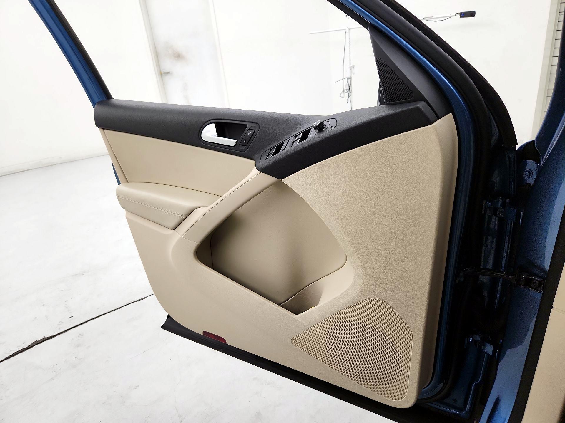 Thumbnail: 2017 Volkswagen Tiguan - 12