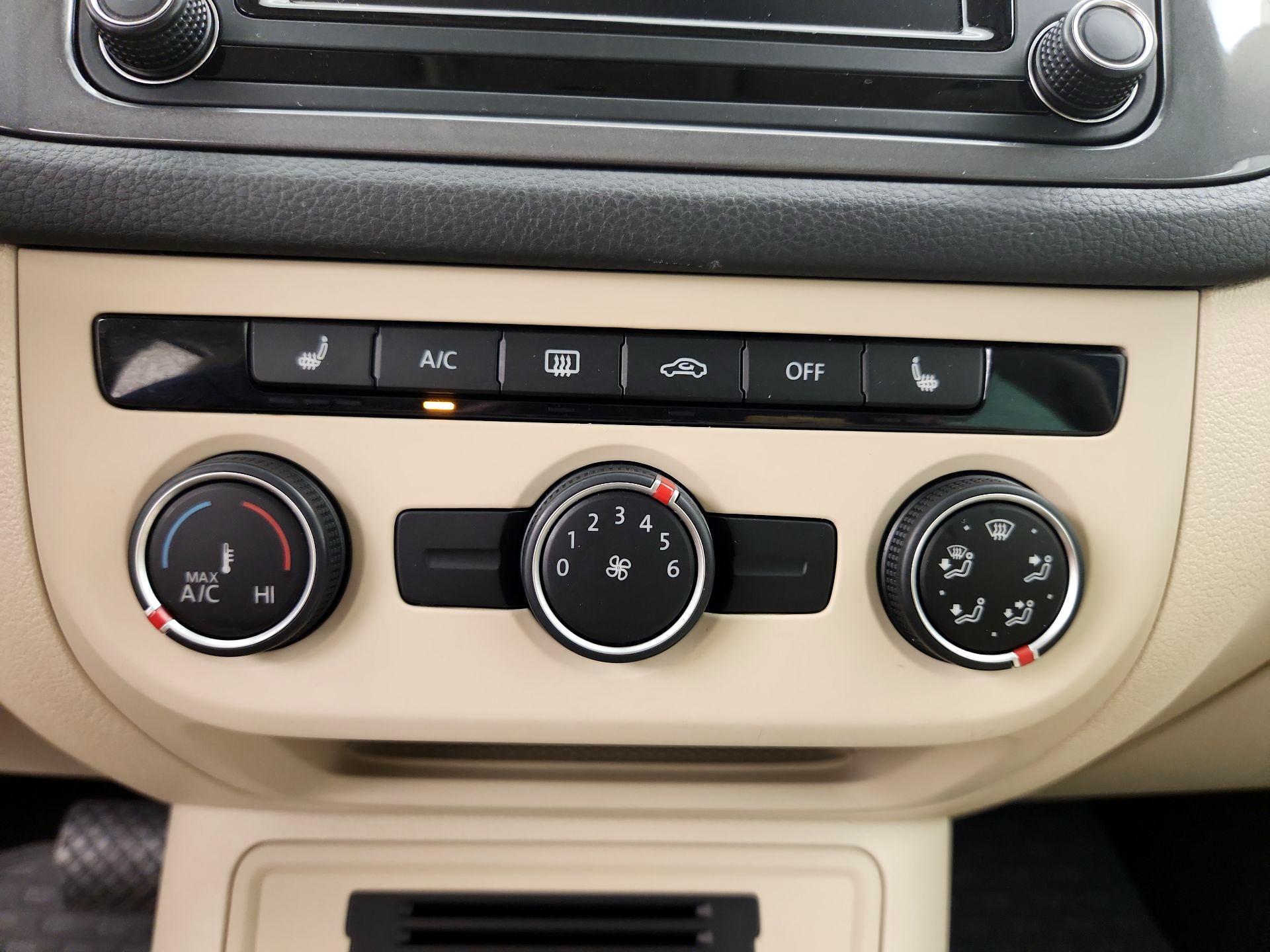 Thumbnail: 2017 Volkswagen Tiguan - 16