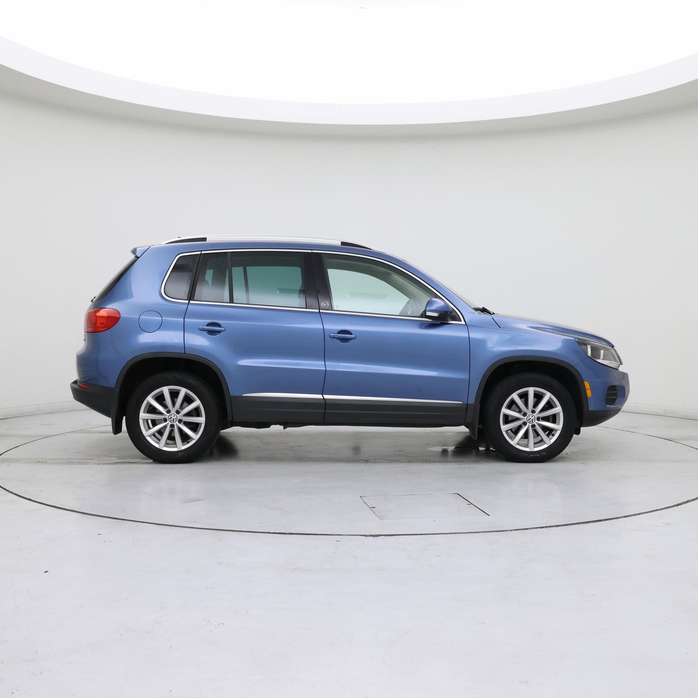 Thumbnail: 2017 Volkswagen Tiguan - 7