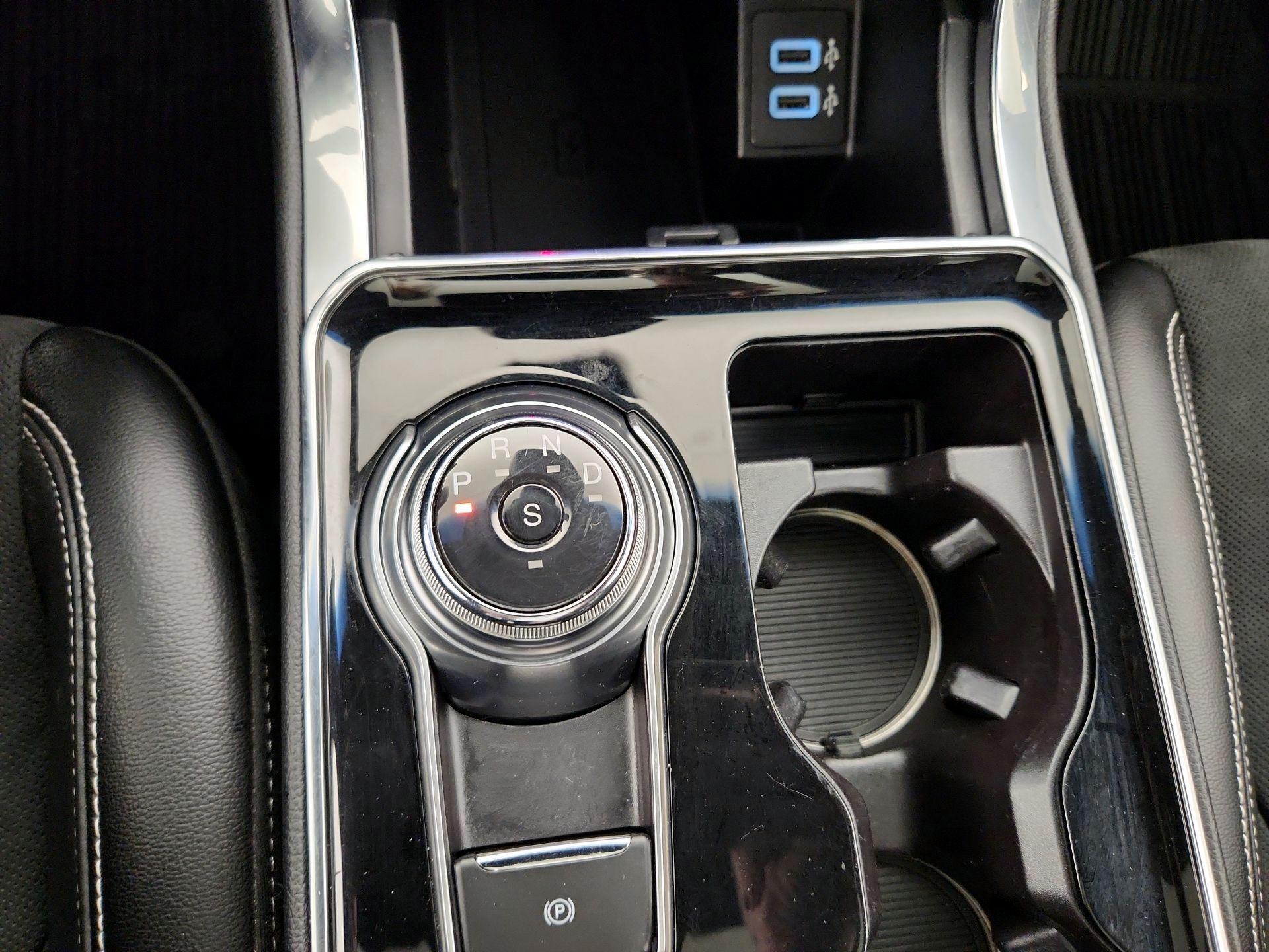 Thumbnail: 2019 Ford Edge - 18