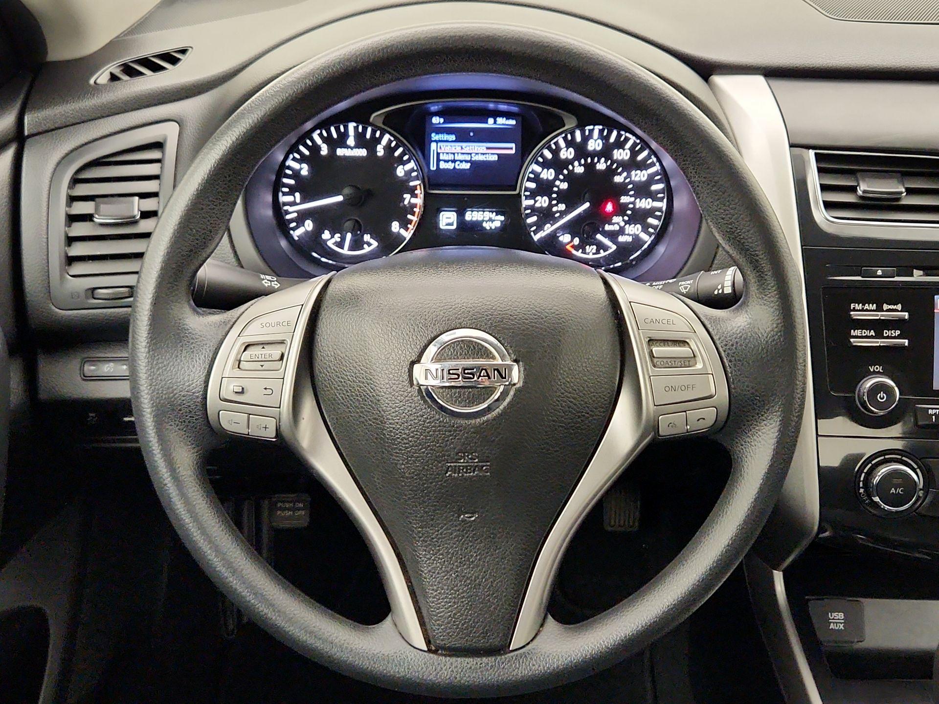 Thumbnail: 2015 Nissan Altima - 10