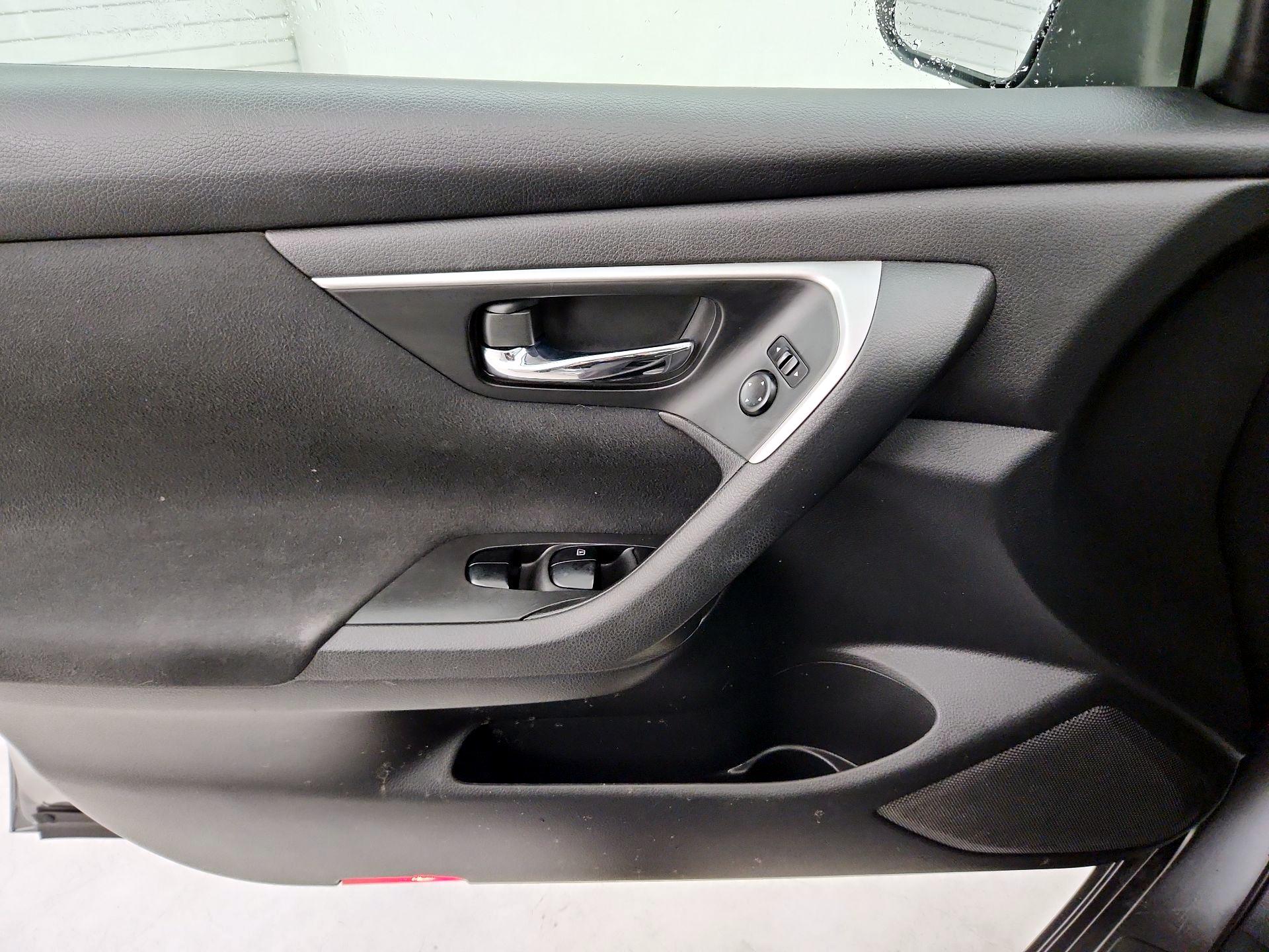 Thumbnail: 2015 Nissan Altima - 12