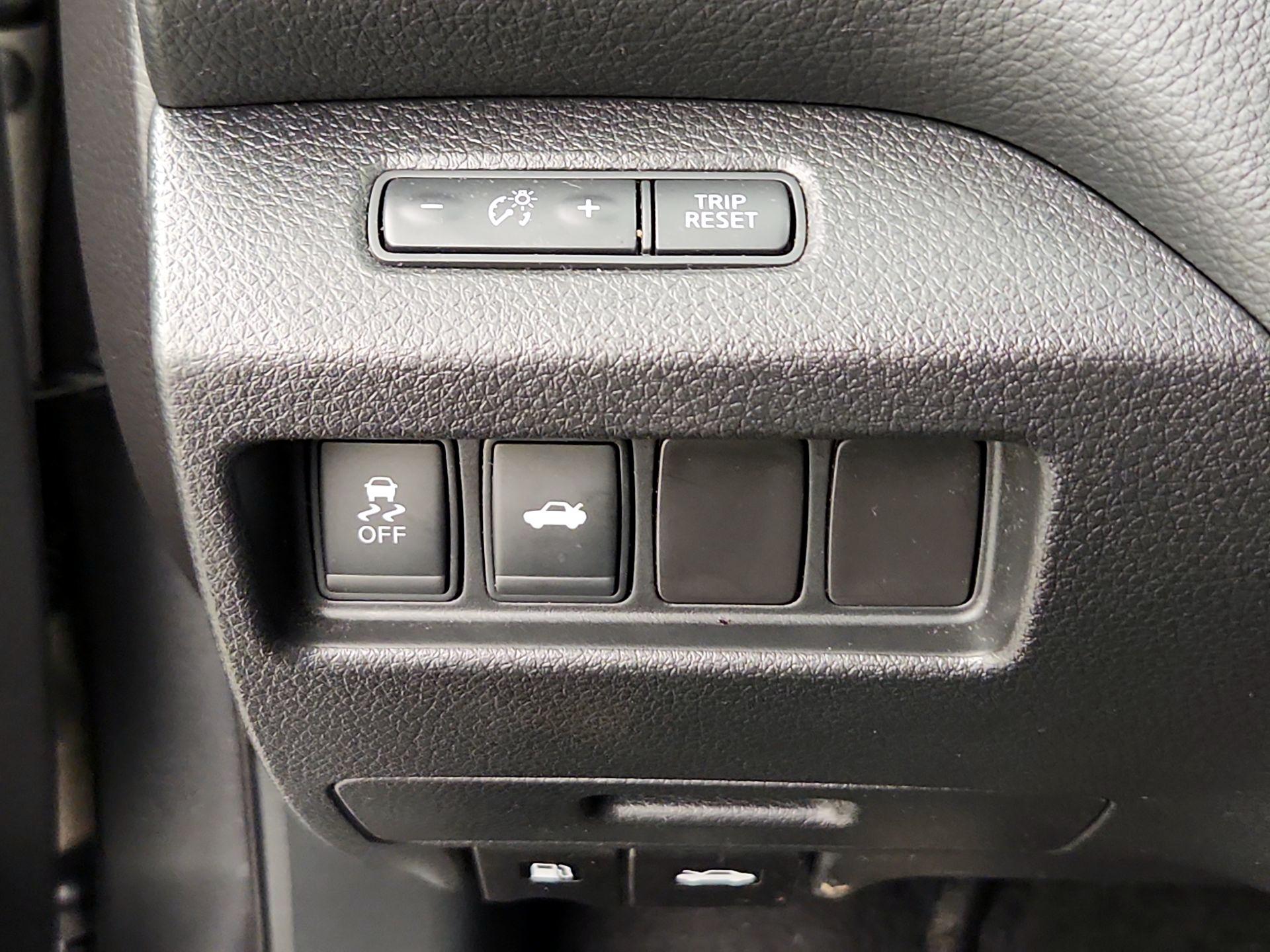 Thumbnail: 2015 Nissan Altima - 13