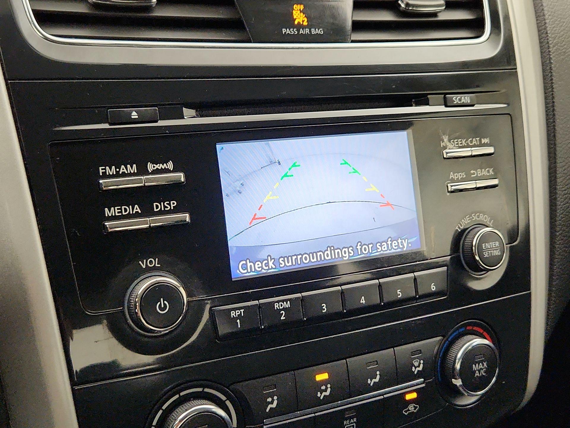 Thumbnail: 2015 Nissan Altima - 14