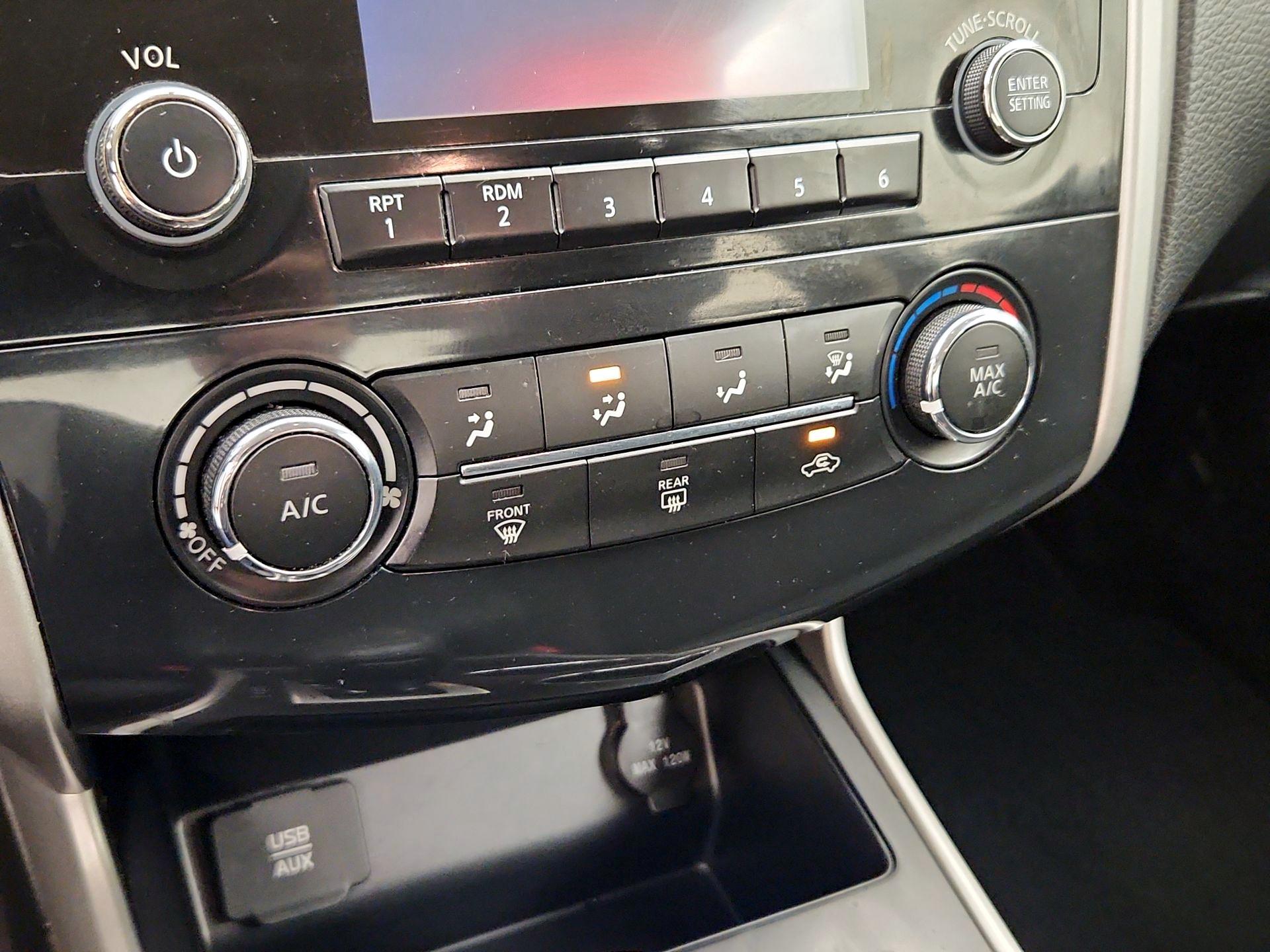 Thumbnail: 2015 Nissan Altima - 16