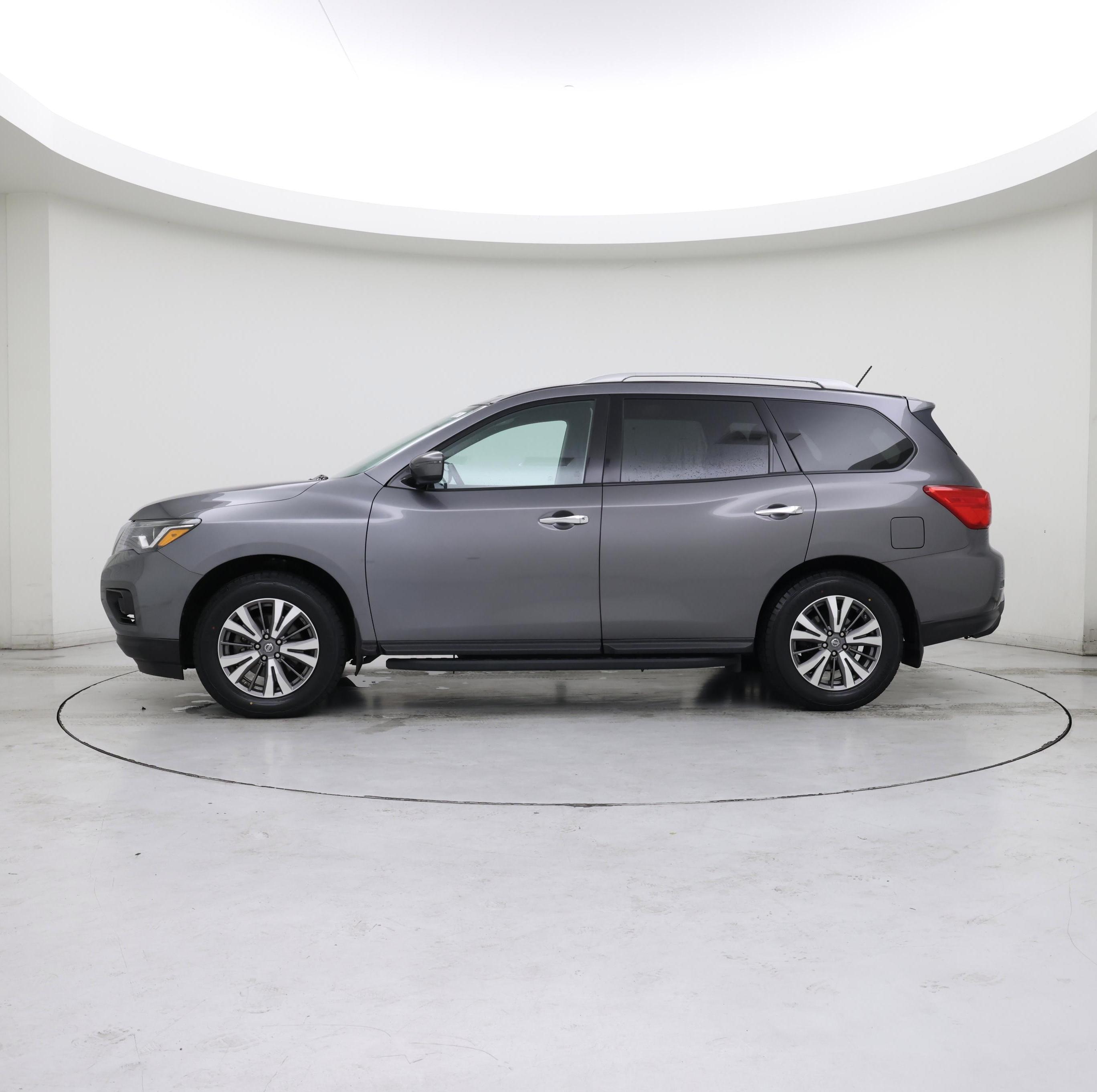 Thumbnail: 2017 Nissan Pathfinder - 3