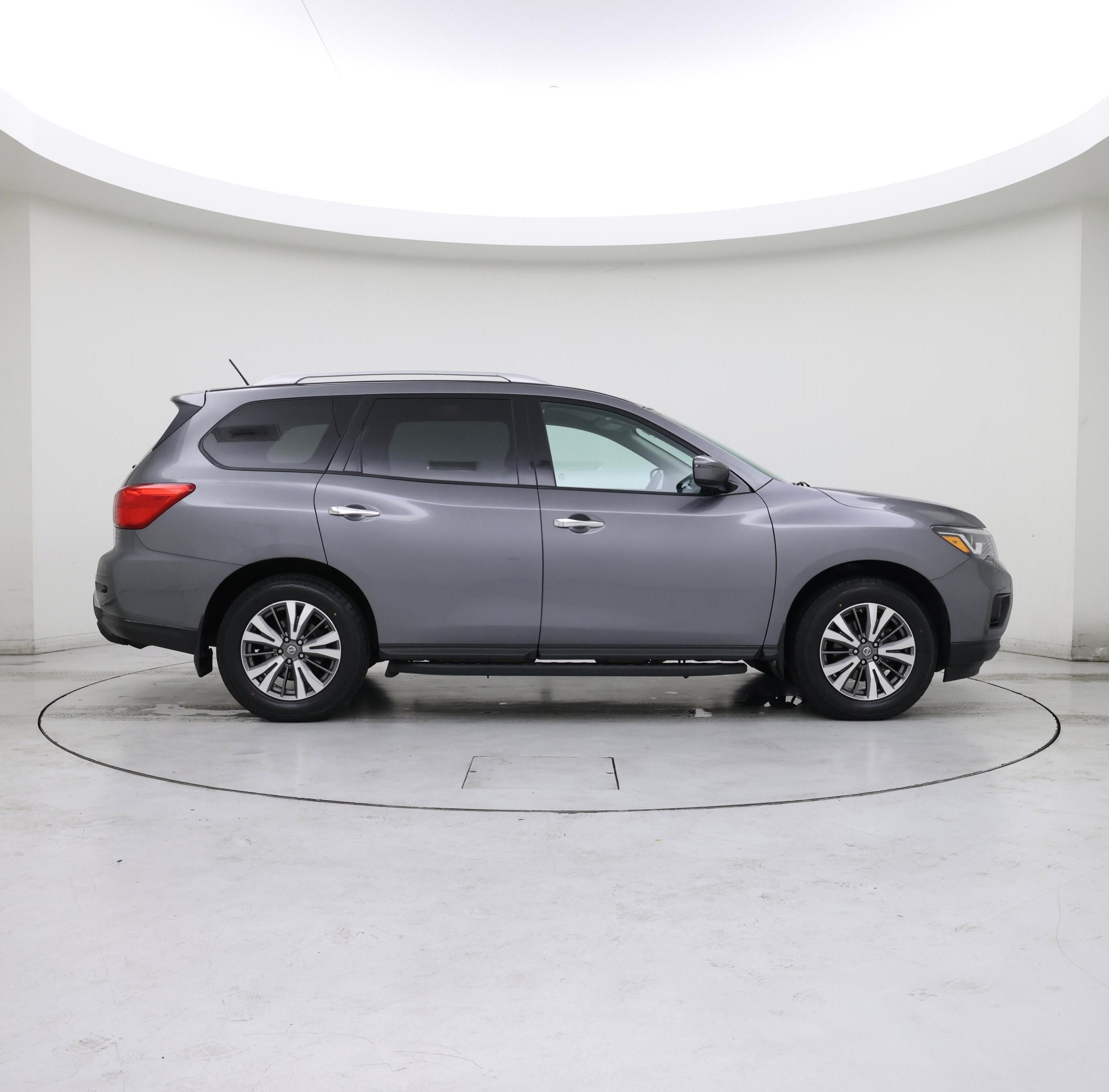 Thumbnail: 2017 Nissan Pathfinder - 7