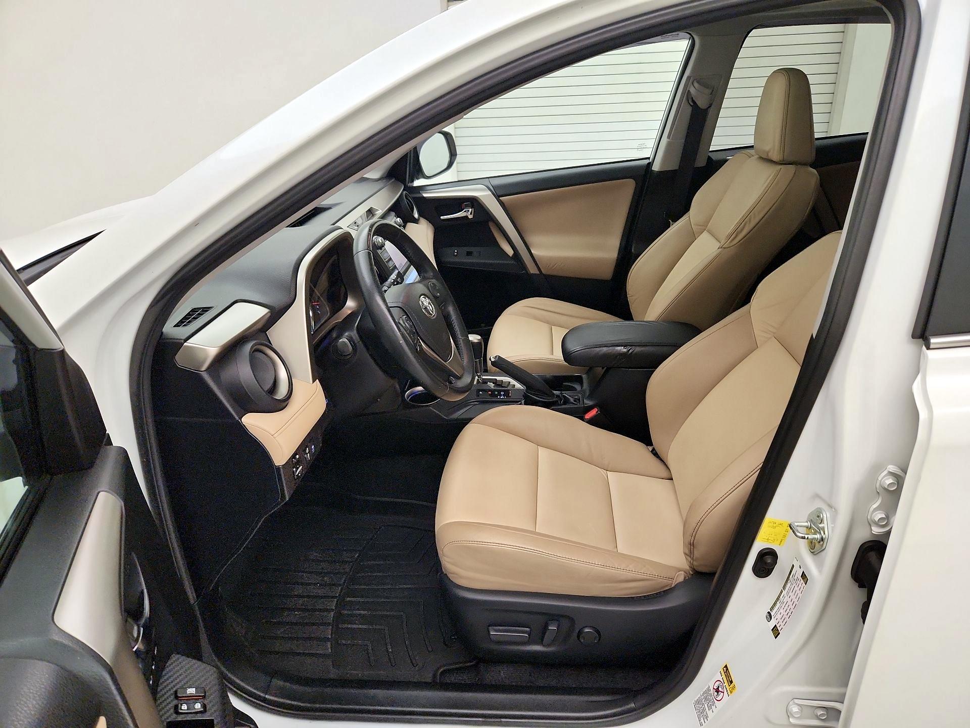 Thumbnail: 2015 Toyota RAV4 - 11