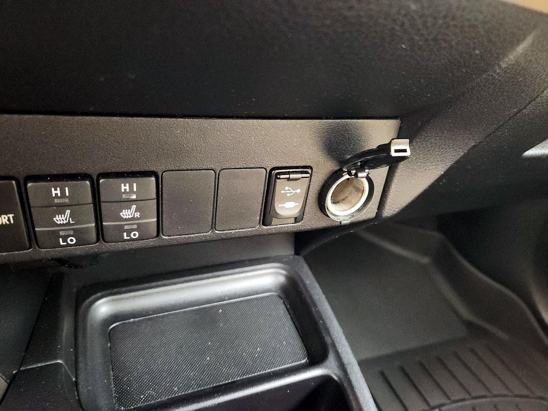 Thumbnail: 2015 Toyota RAV4 - 19