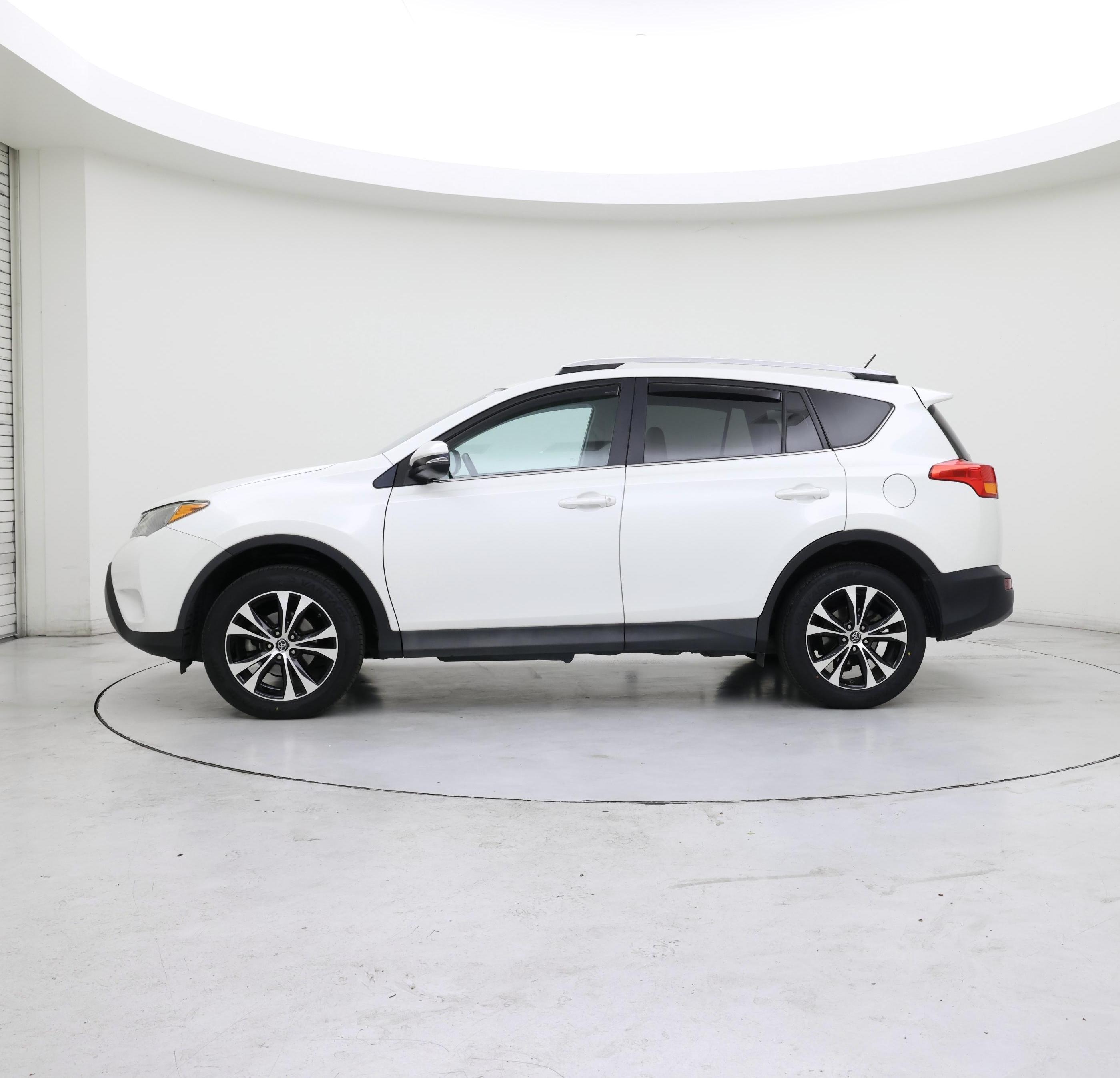 Thumbnail: 2015 Toyota RAV4 - 3