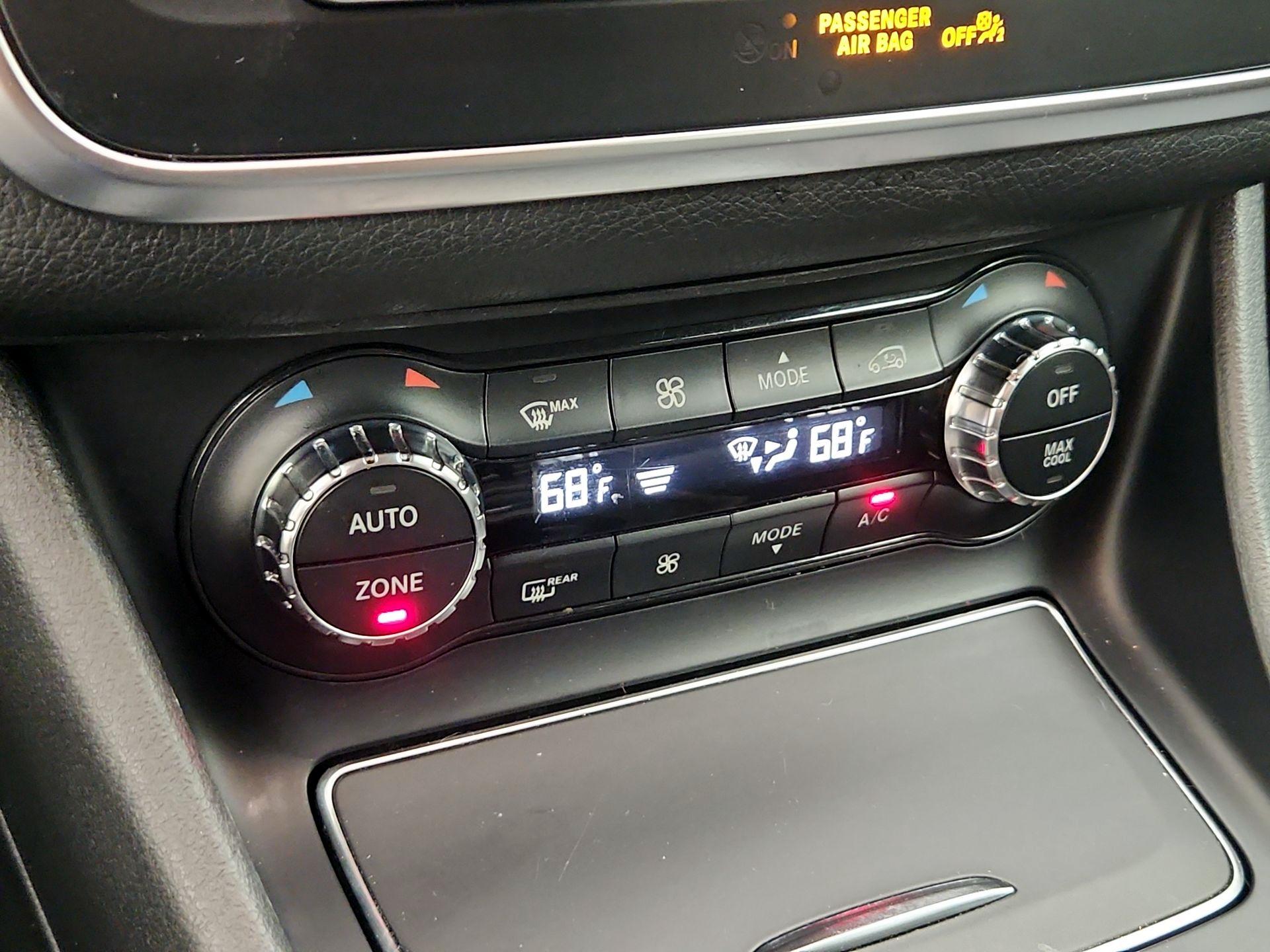 Thumbnail: 2020 Mercedes-Benz GLA - 16