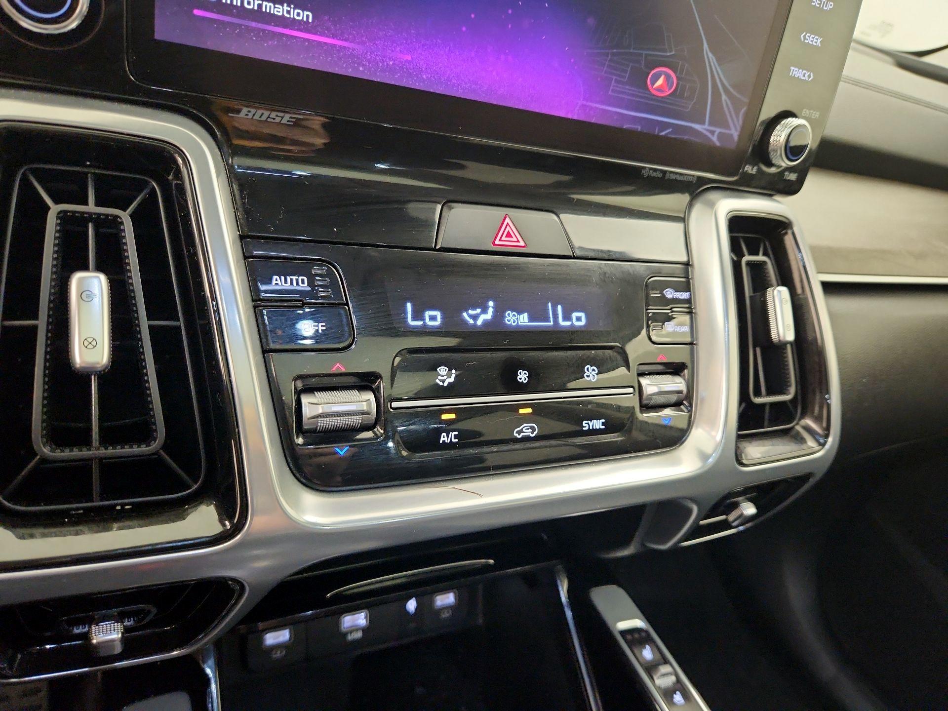 Thumbnail: 2023 Kia Sorento - 17