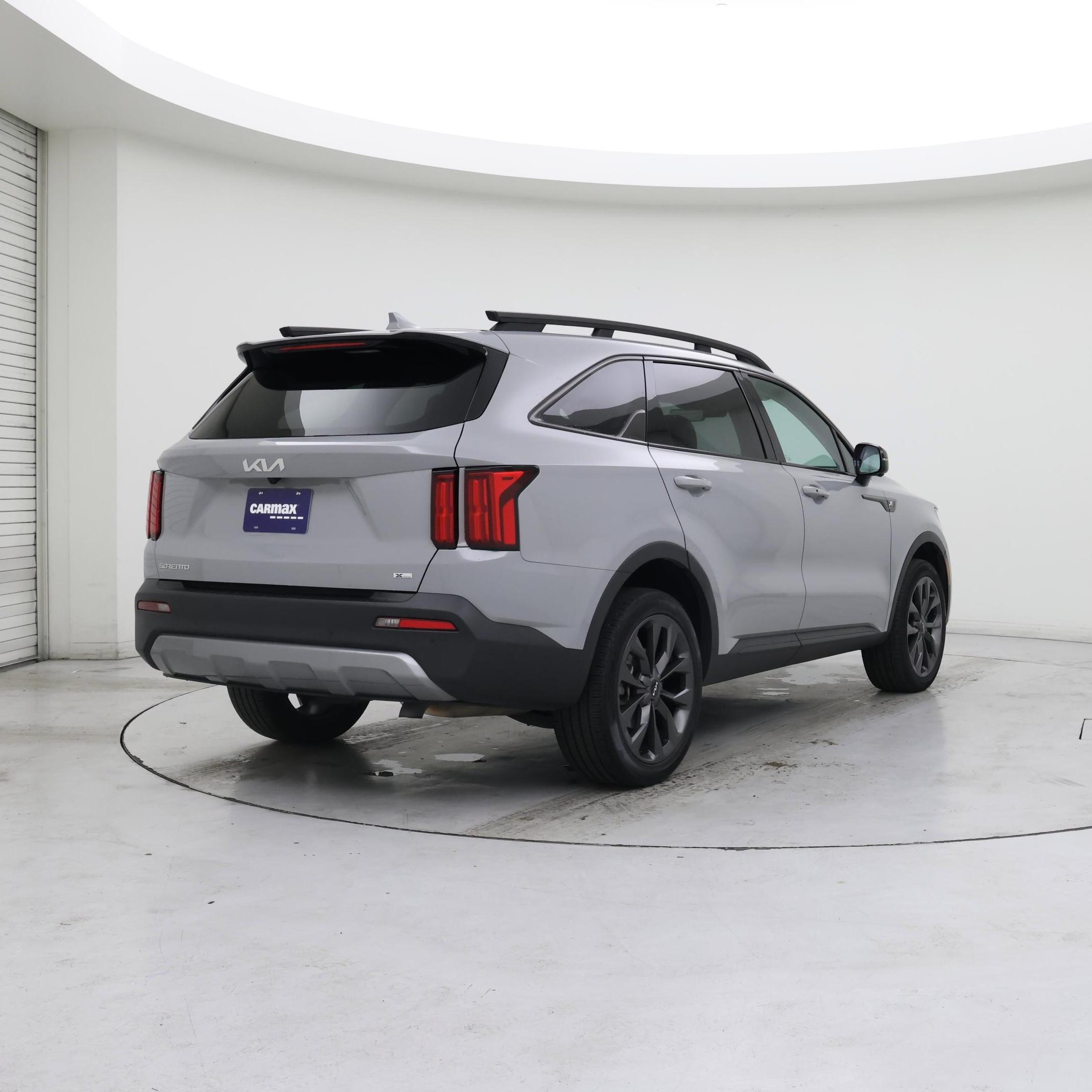 Thumbnail: 2023 Kia Sorento - 8