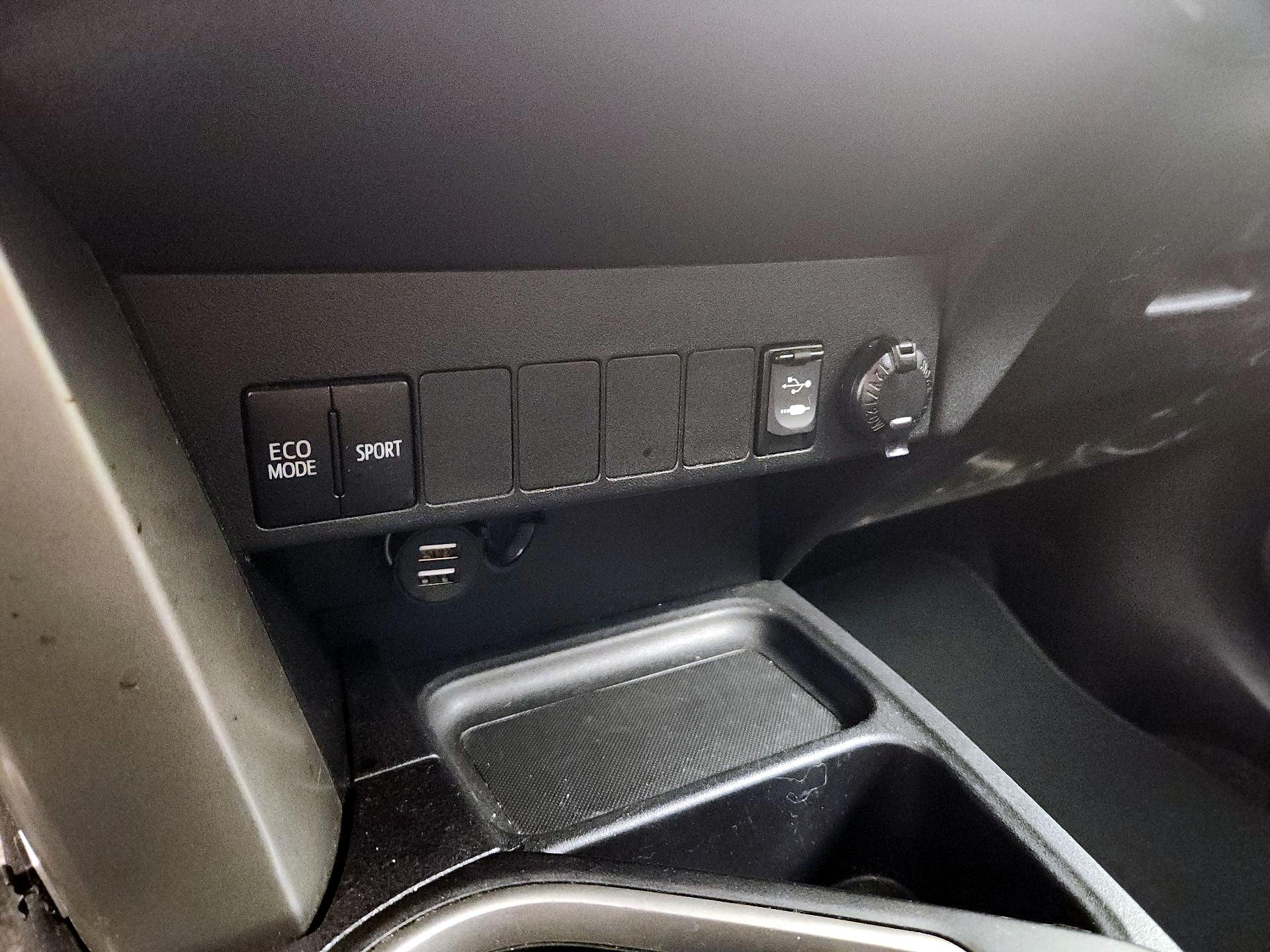 Thumbnail: 2017 Toyota RAV4 - 19