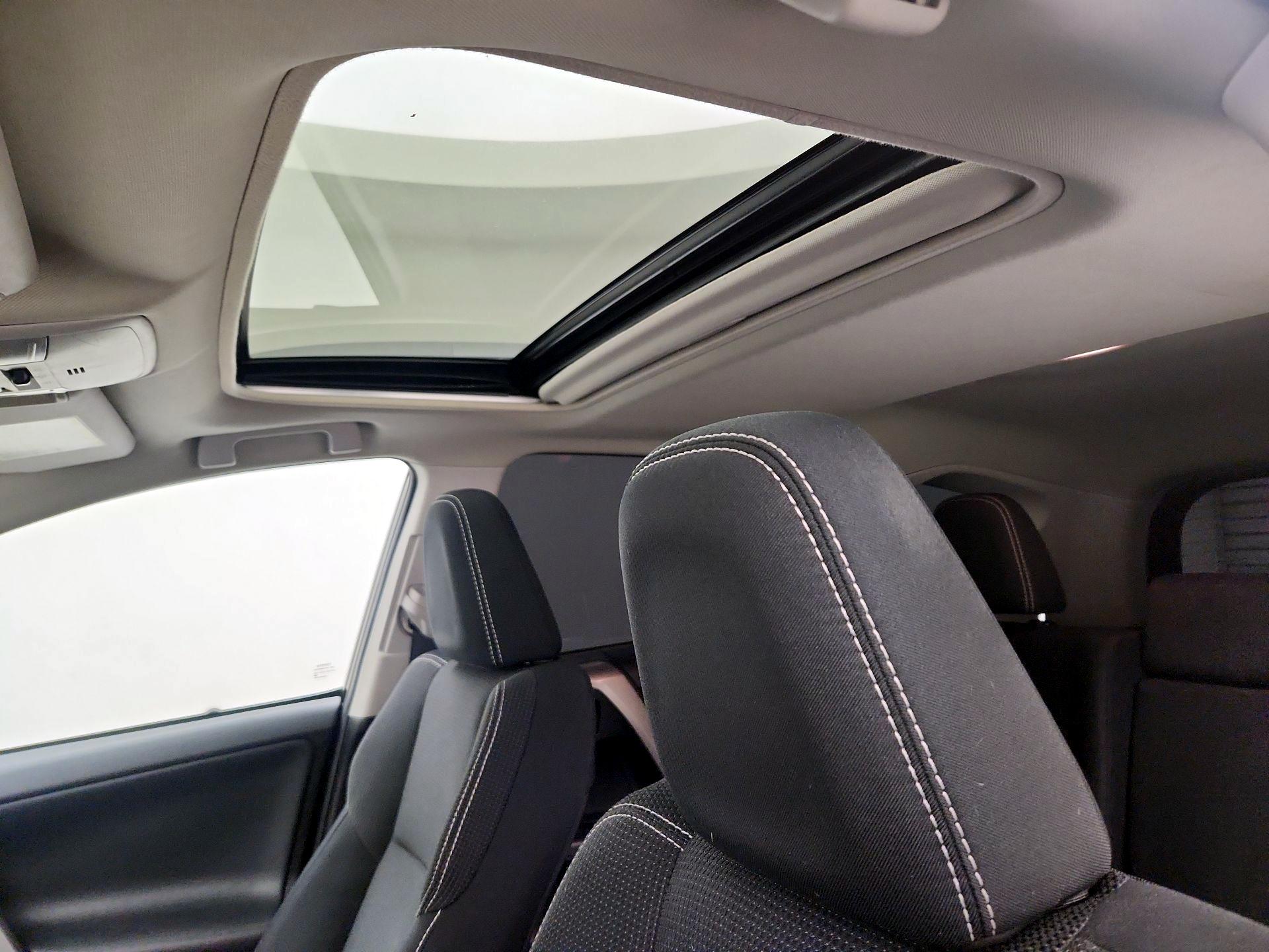 Thumbnail: 2017 Toyota RAV4 - 20