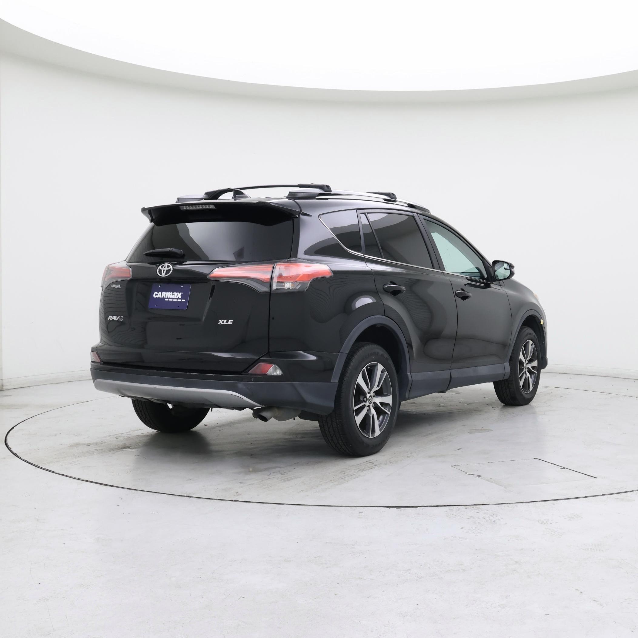 Thumbnail: 2017 Toyota RAV4 - 8