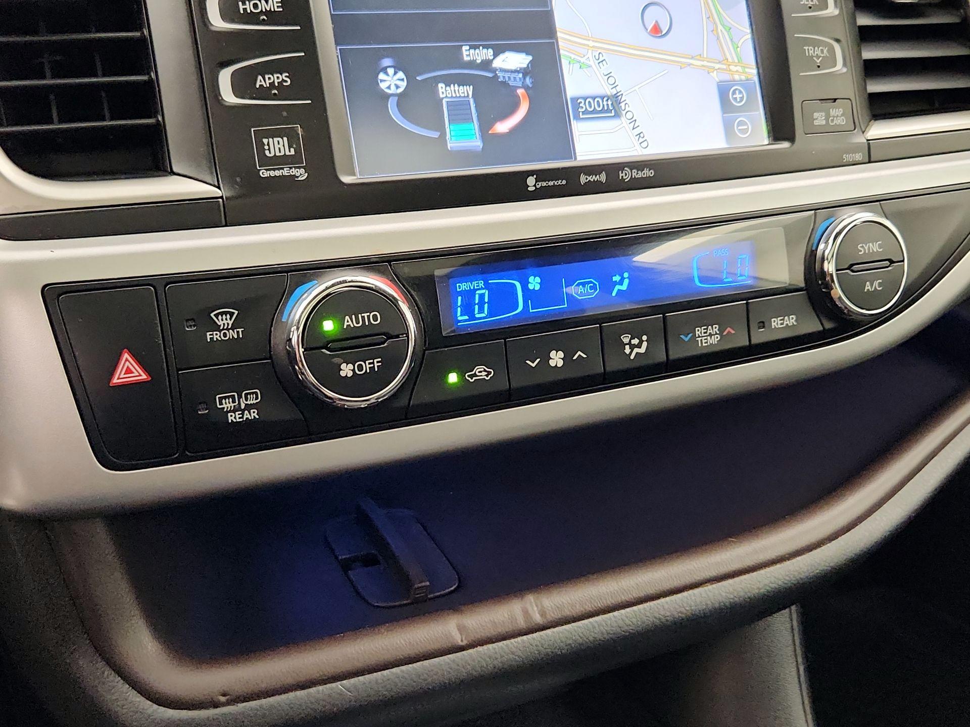 Thumbnail: 2018 Toyota Highlander - 17