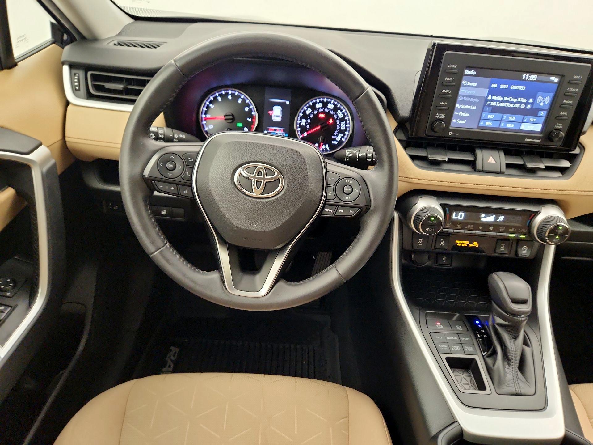 Thumbnail: 2020 Toyota RAV4 - 10