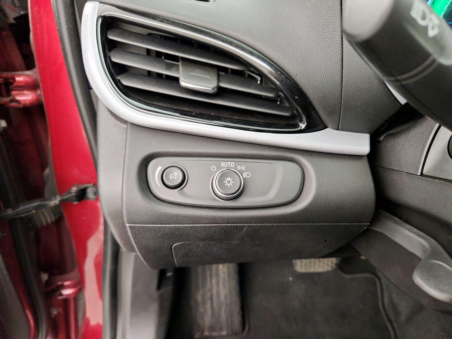 Thumbnail: 2018 Chevrolet Volt - 13