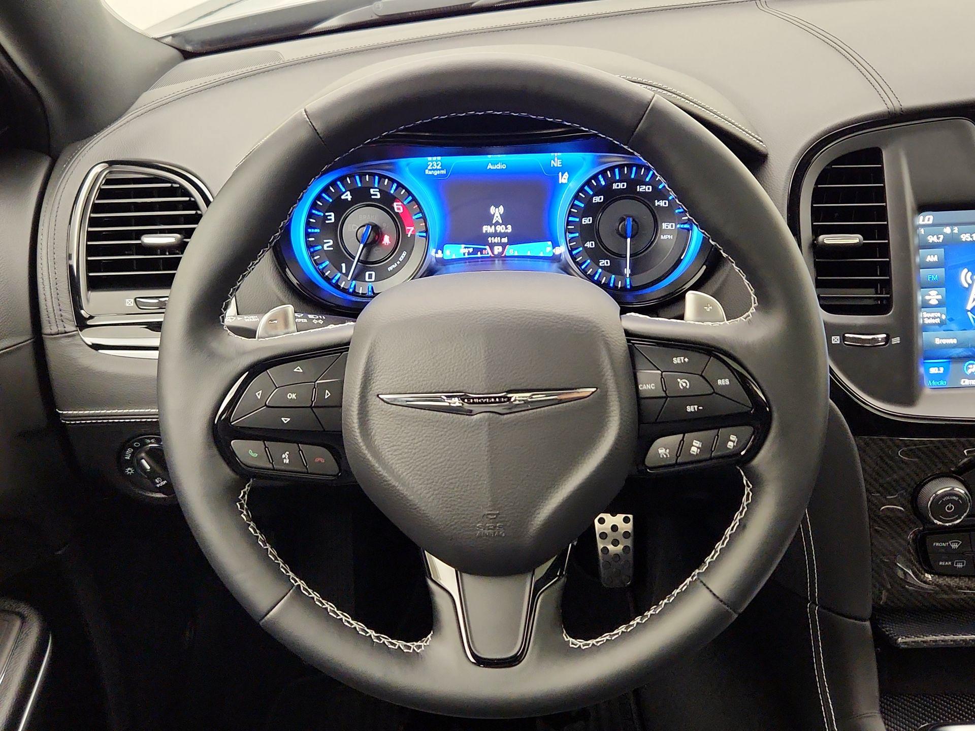 Thumbnail: 2023 Chrysler 300 - 10