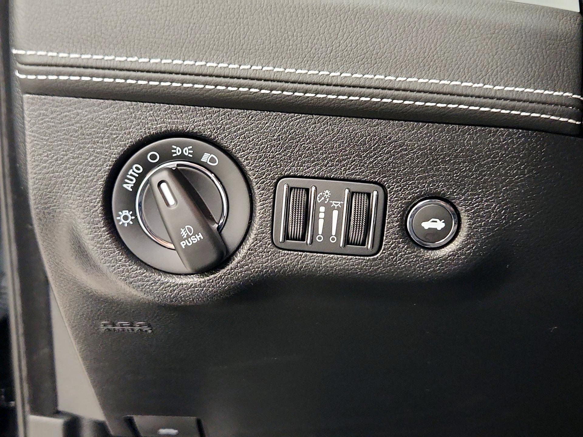 Thumbnail: 2023 Chrysler 300 - 13