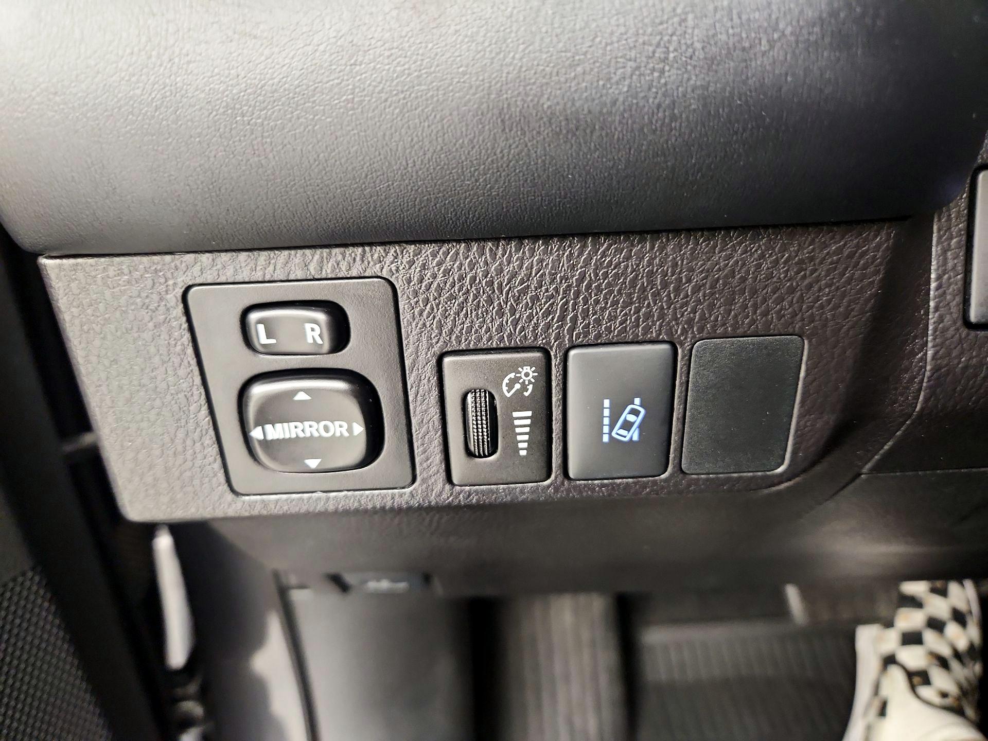 Thumbnail: 2018 Toyota RAV4 - 13