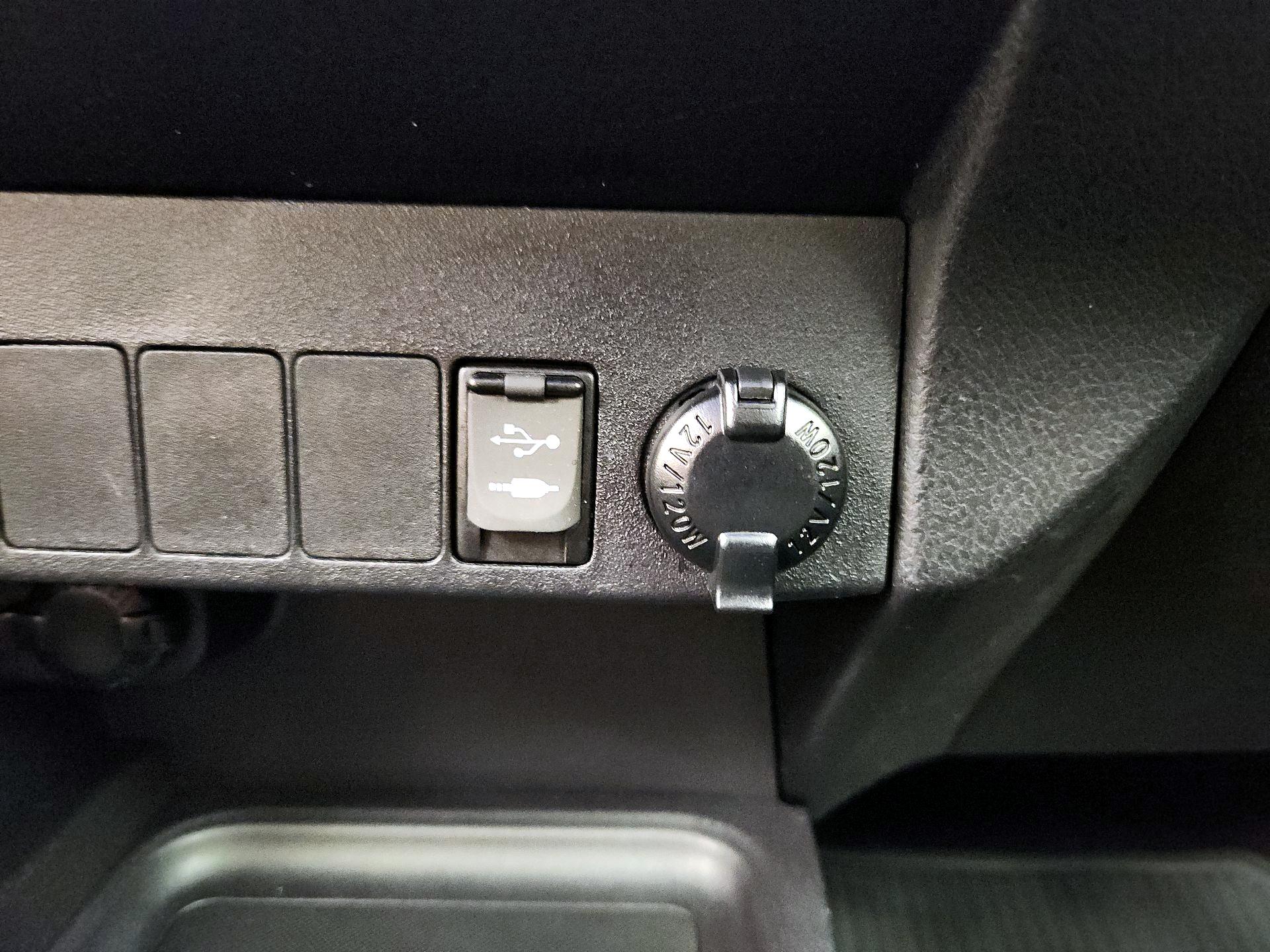 Thumbnail: 2018 Toyota RAV4 - 18