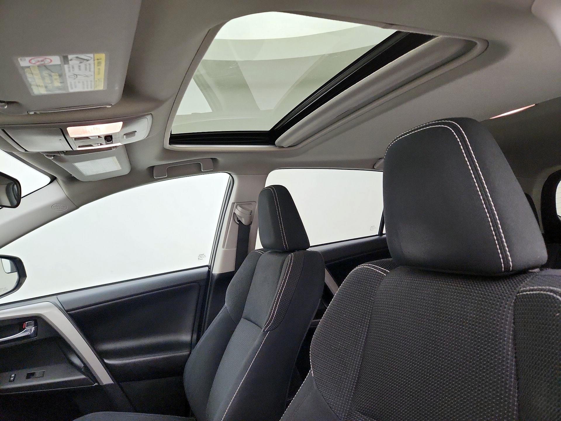 Thumbnail: 2018 Toyota RAV4 - 19