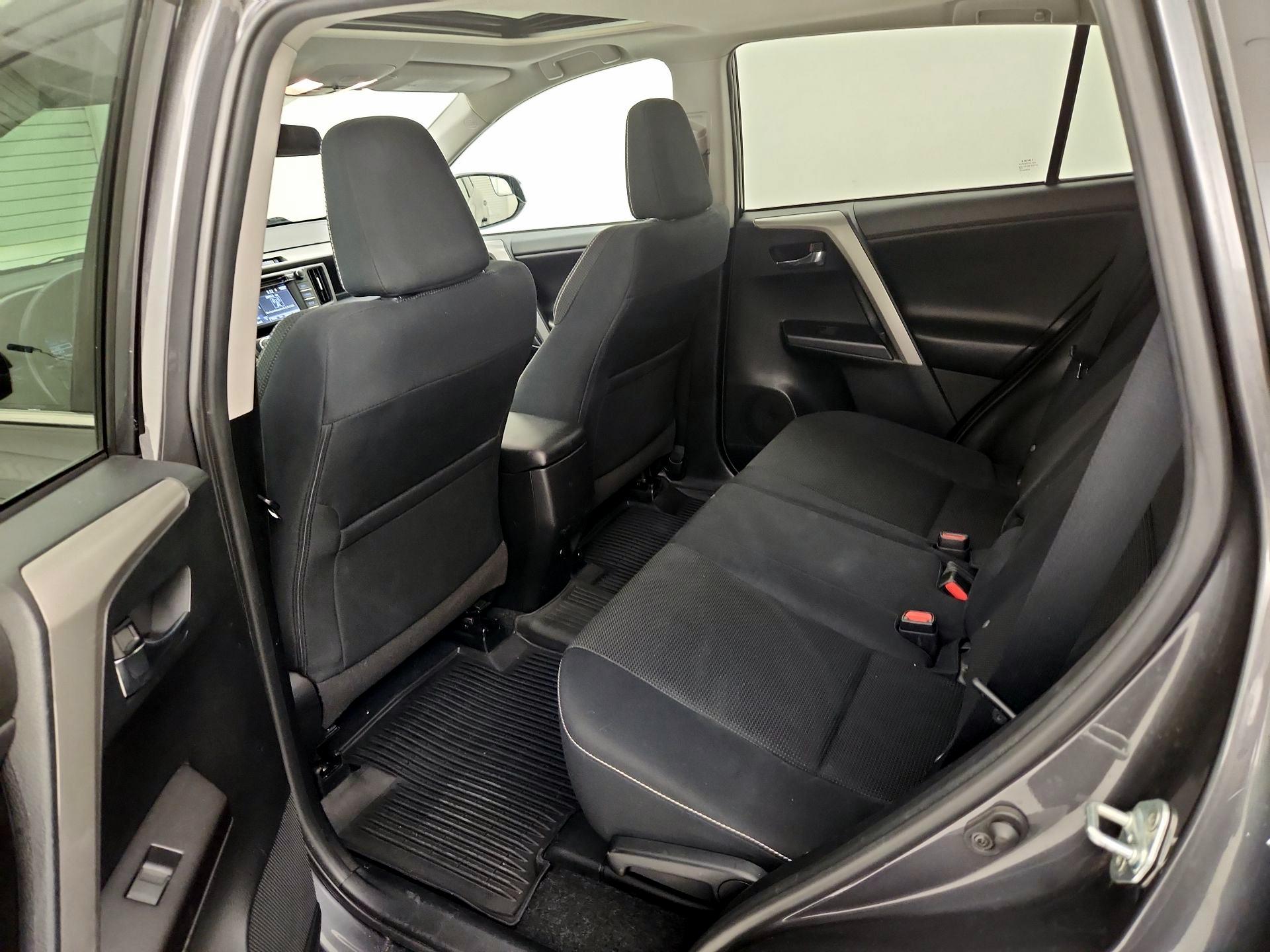 Thumbnail: 2018 Toyota RAV4 - 20