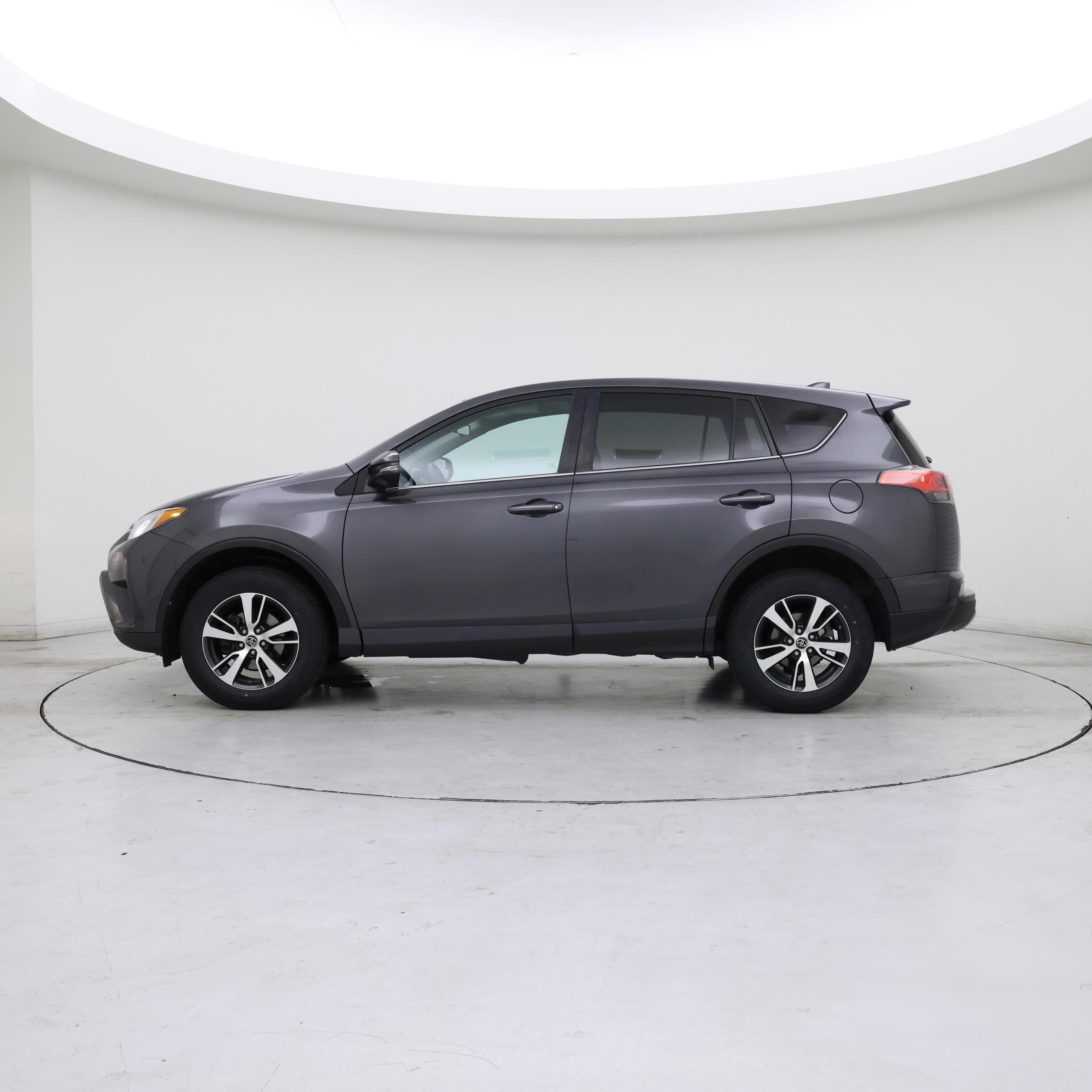 Thumbnail: 2018 Toyota RAV4 - 3