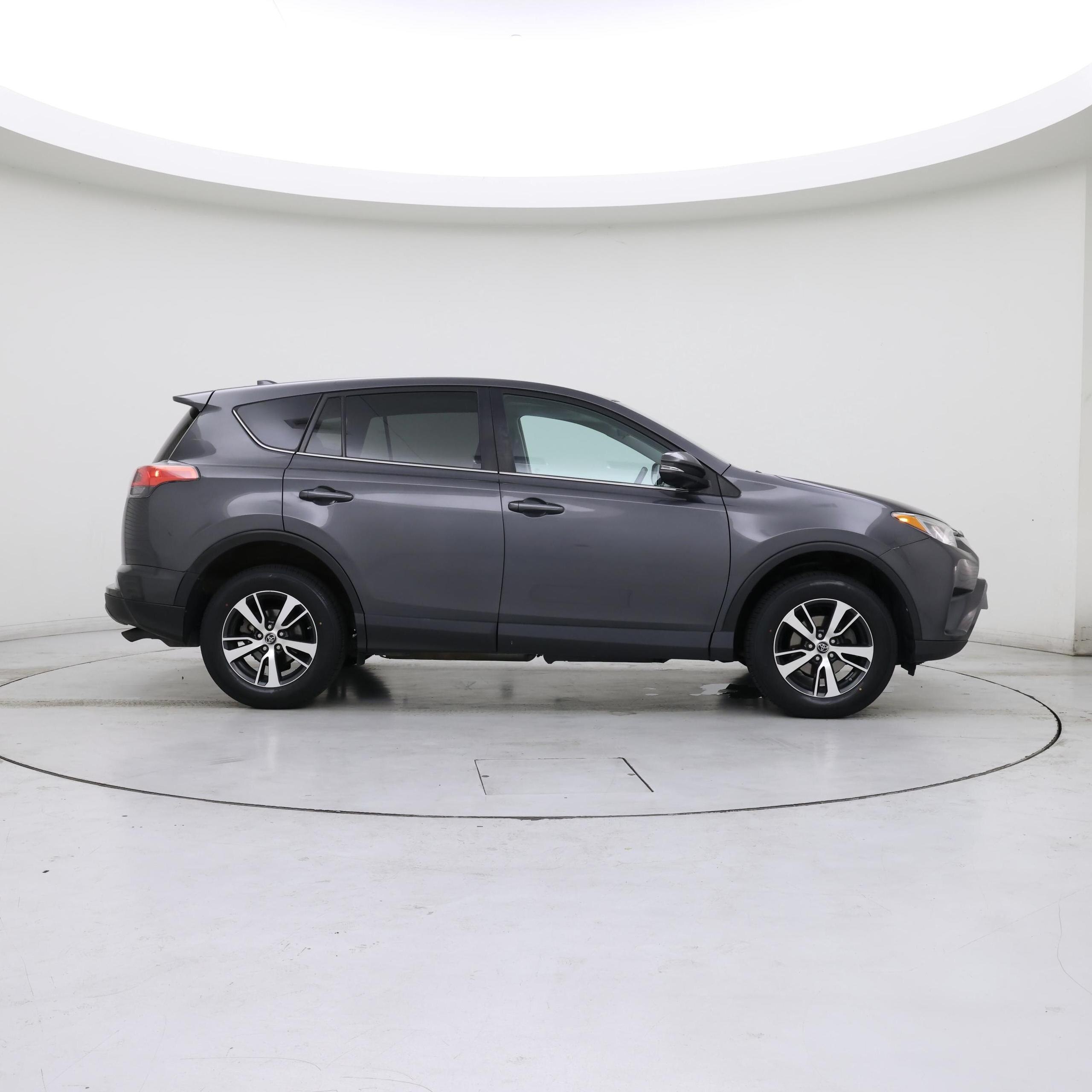 Thumbnail: 2018 Toyota RAV4 - 7