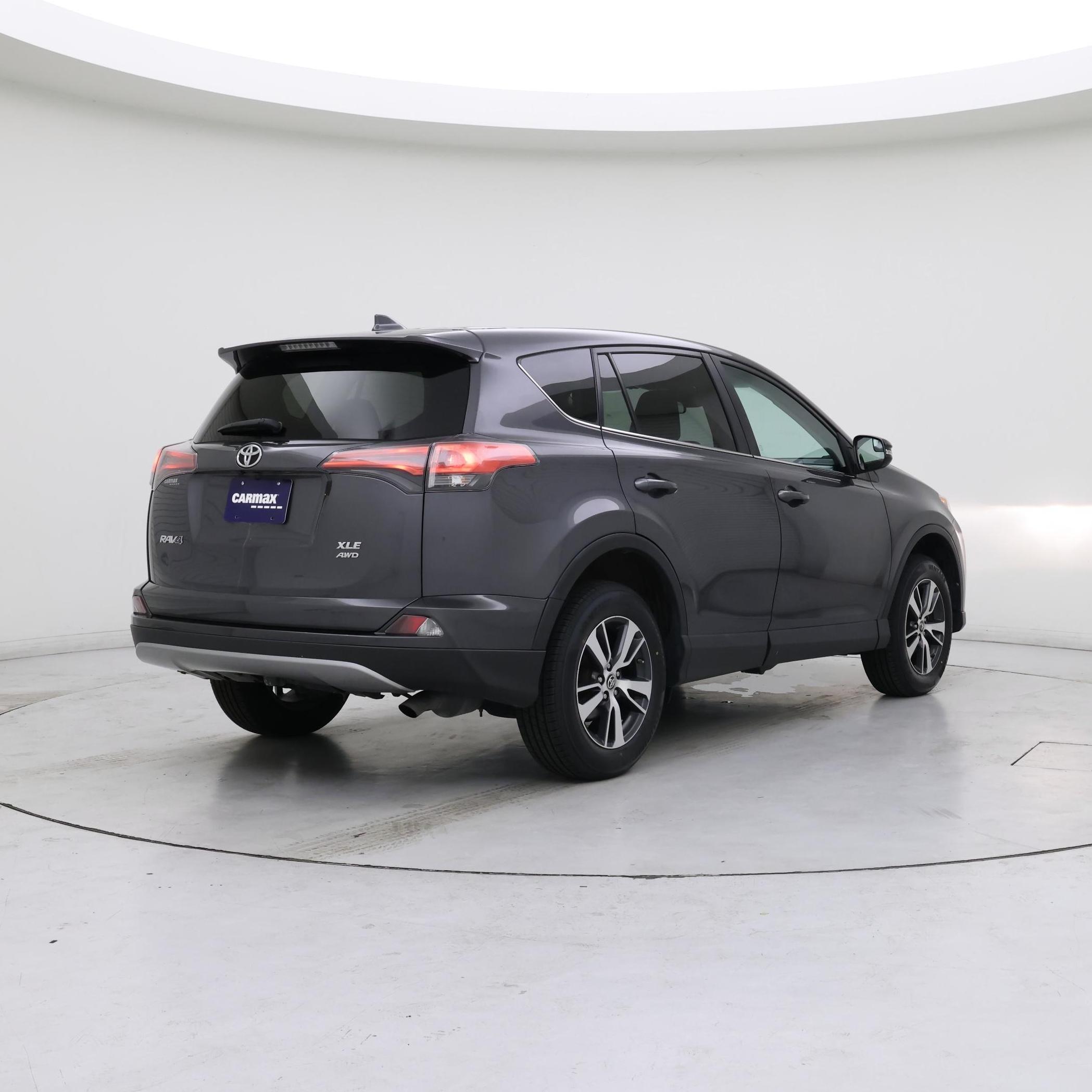 Thumbnail: 2018 Toyota RAV4 - 8