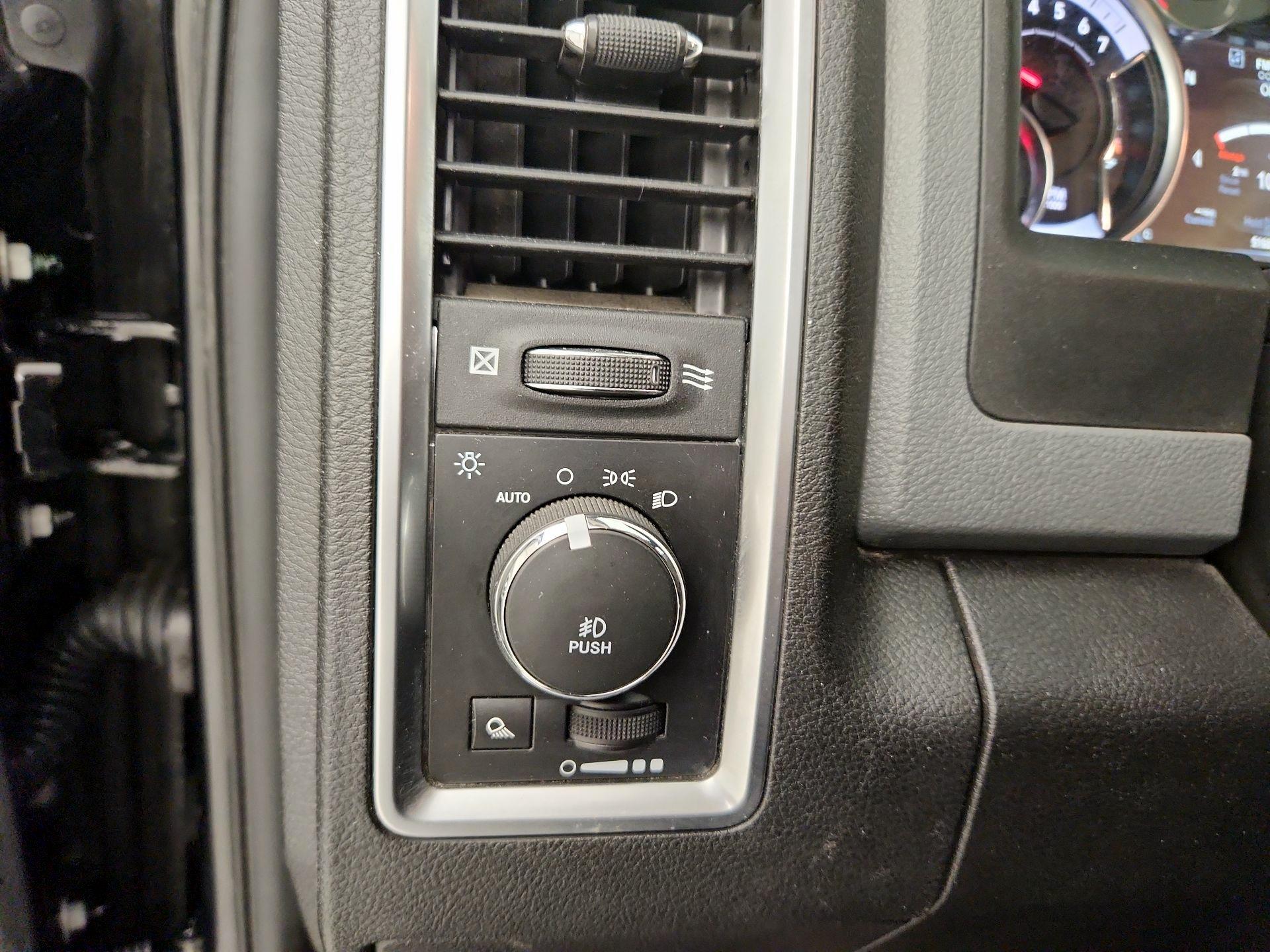 Thumbnail: 2019 RAM 1500 Classic - 13