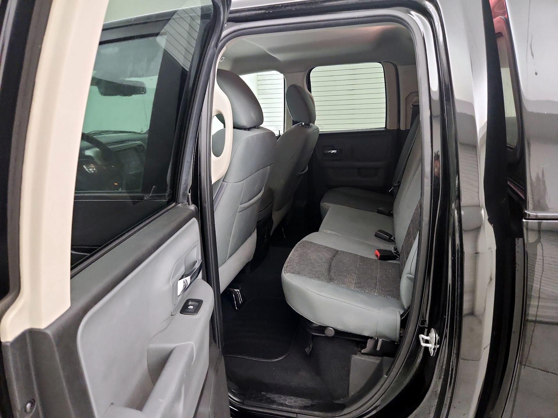 Thumbnail: 2019 RAM 1500 Classic - 19