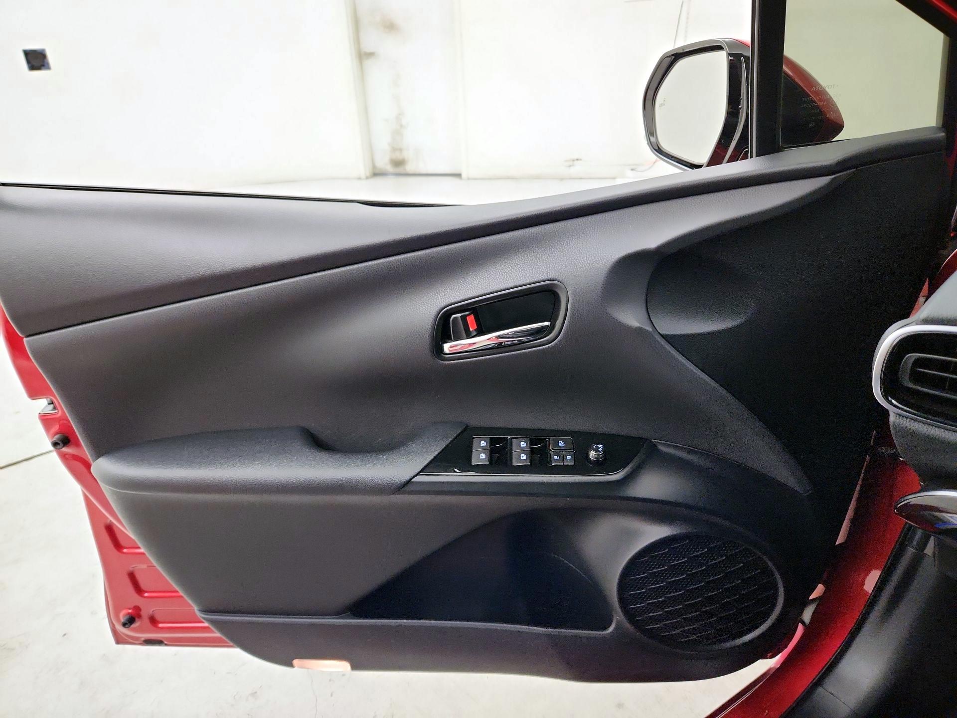 Thumbnail: 2017 Toyota Prius Prime - 12