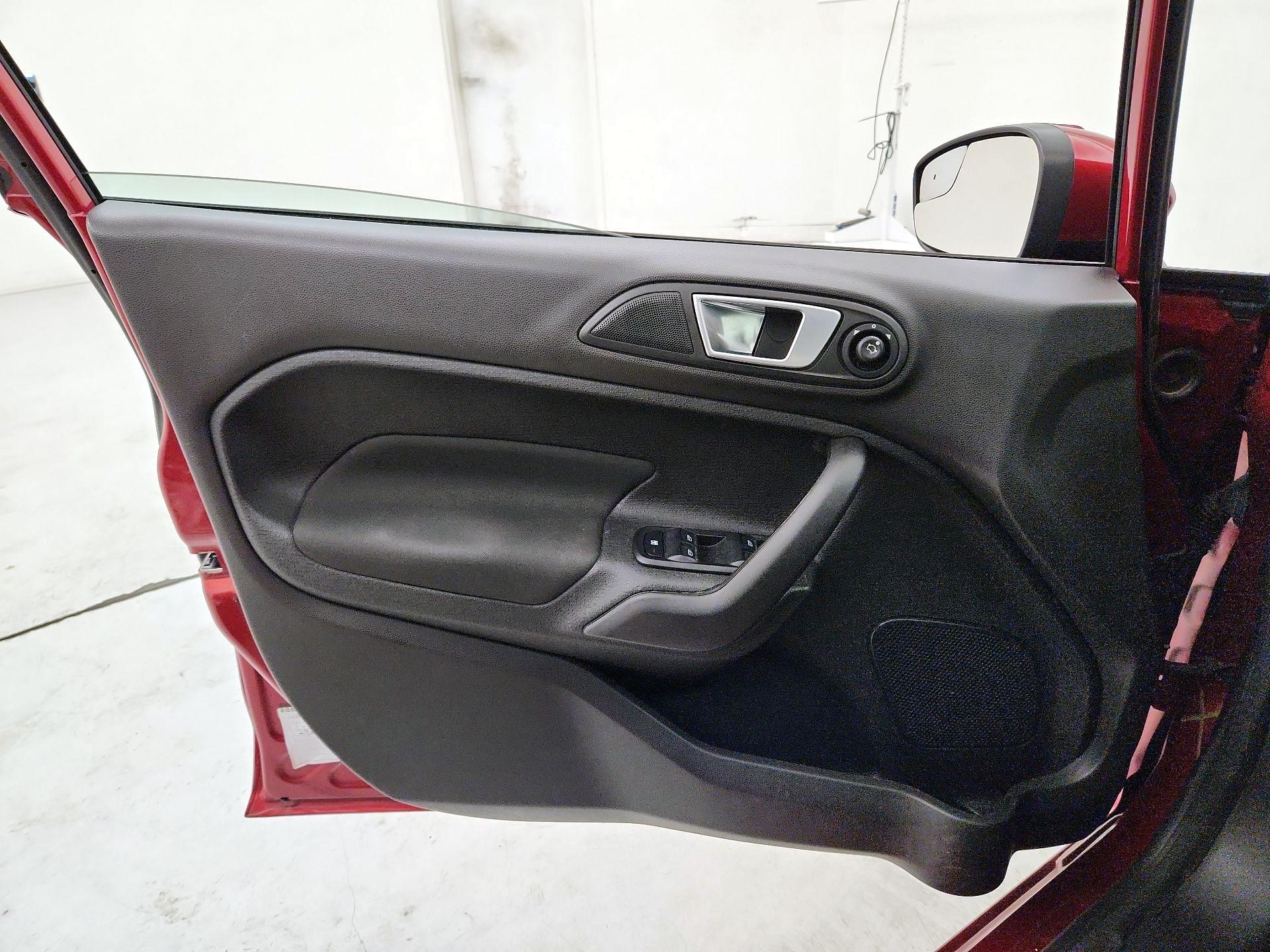Thumbnail: 2015 Ford Fiesta - 12