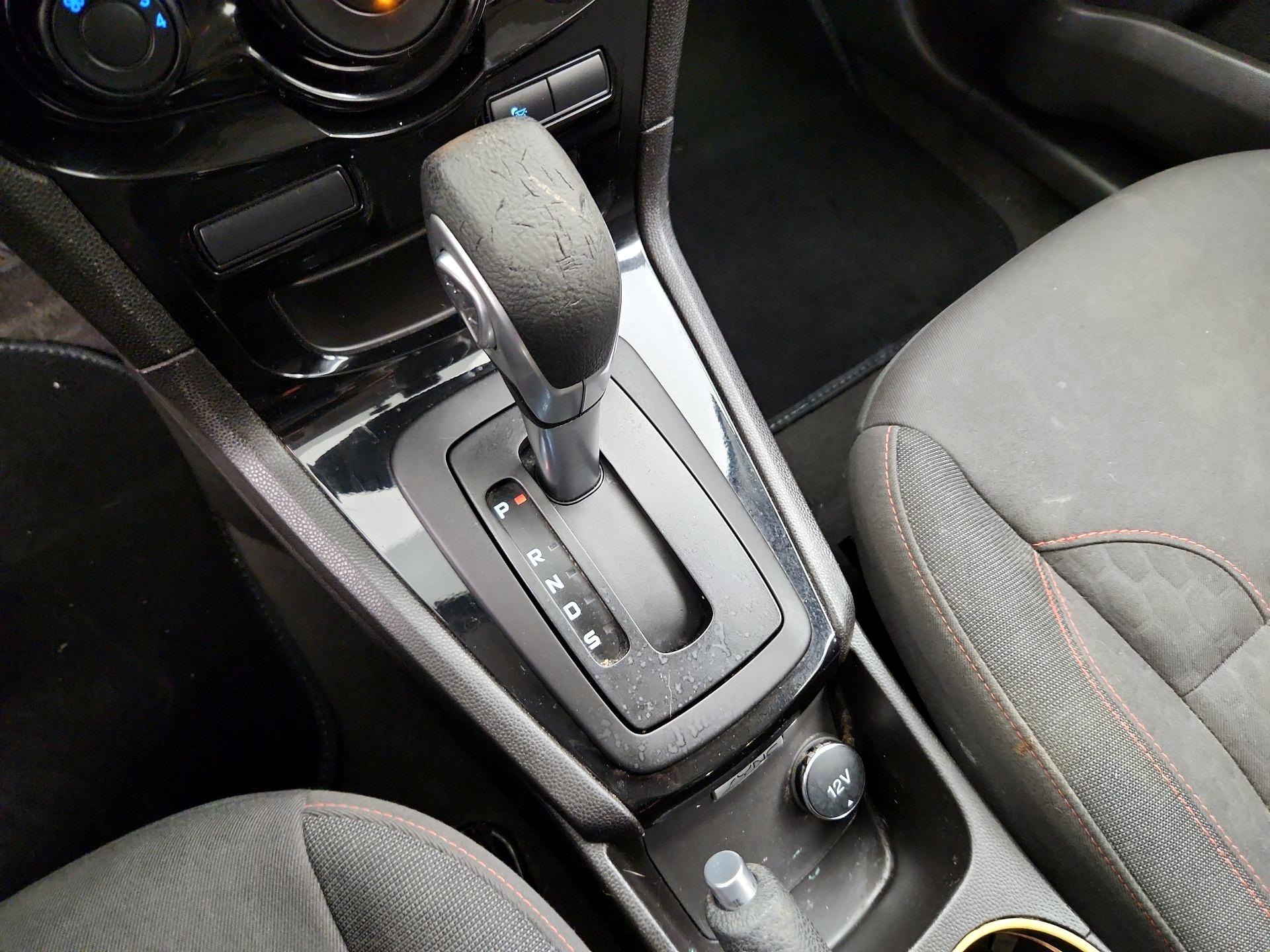 Thumbnail: 2015 Ford Fiesta - 16