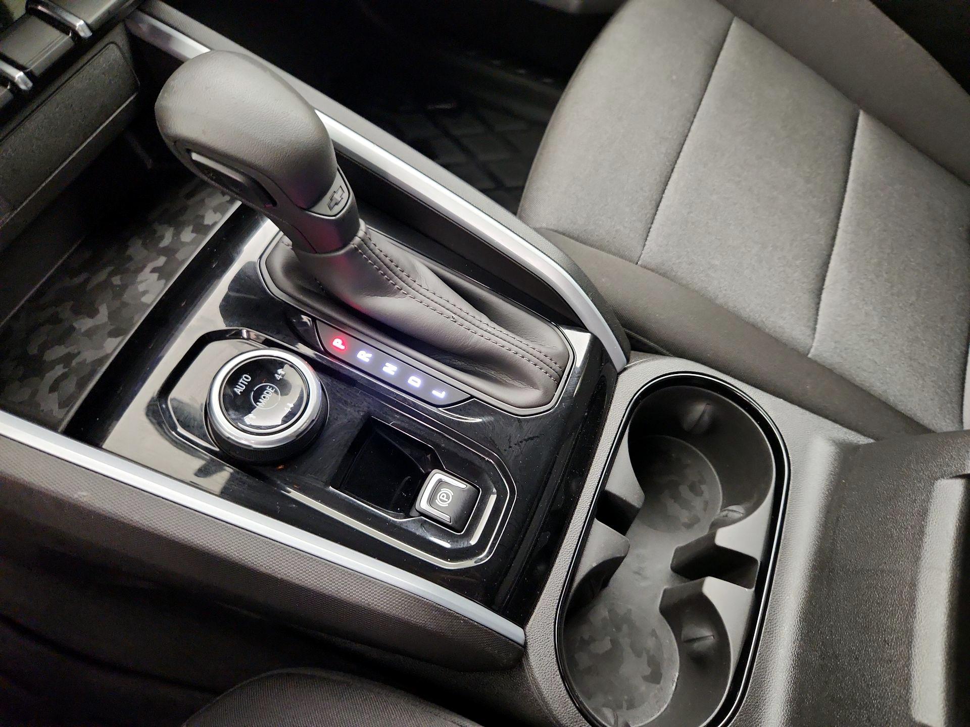 Thumbnail: 2023 Chevrolet Colorado - 17